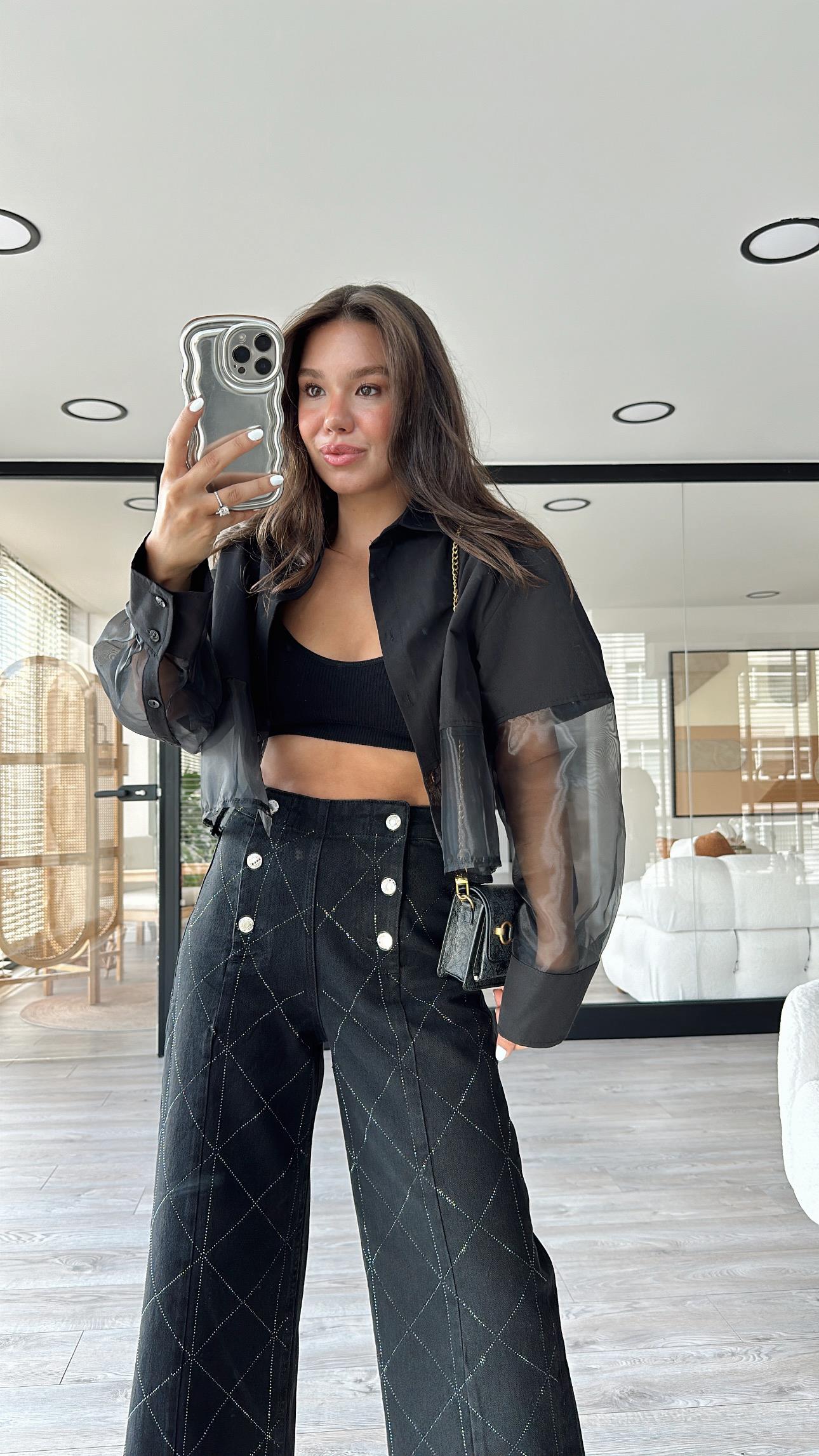 Siyah Yarım Tül Detaylı Düğmeli Gömlek