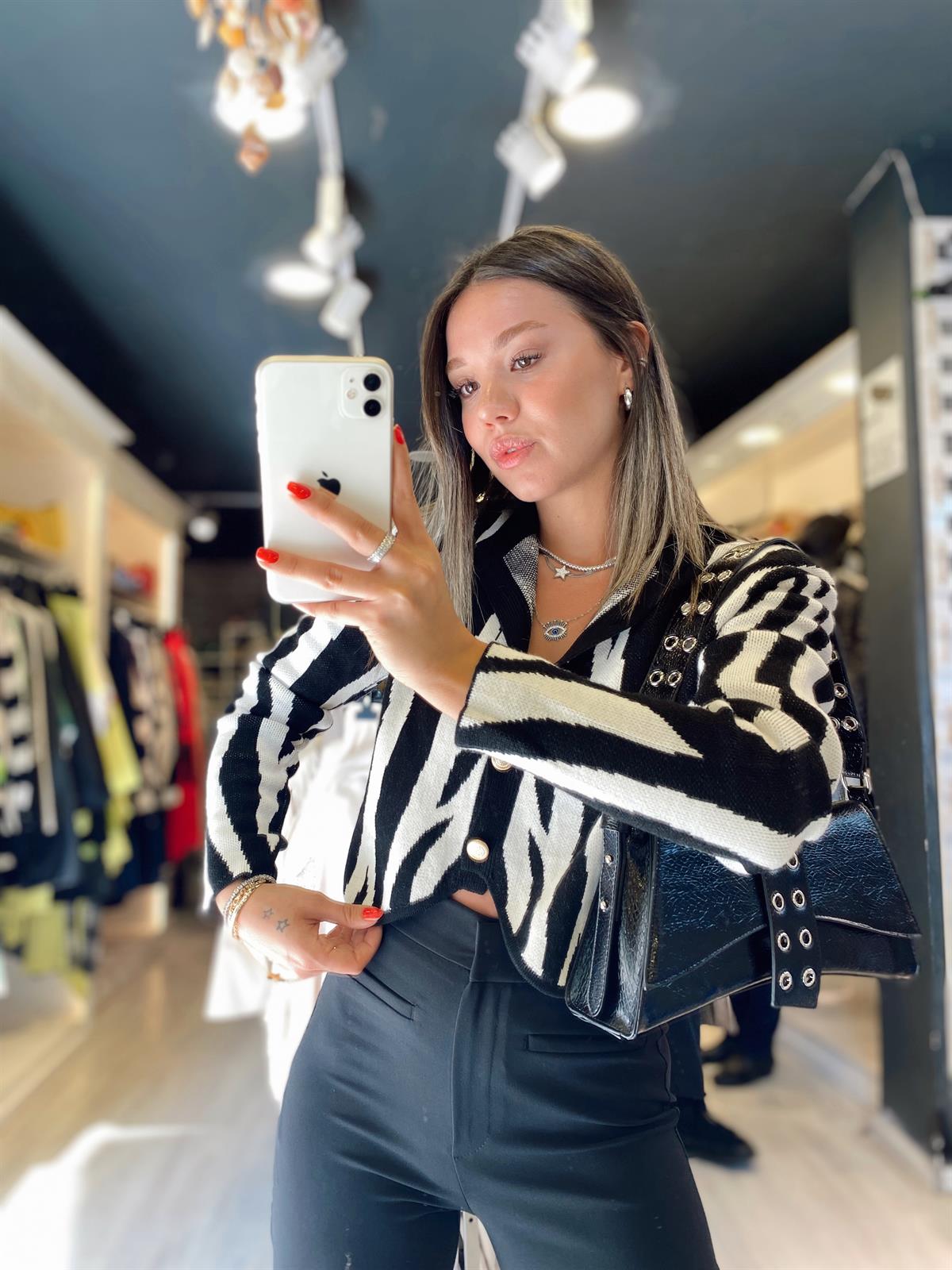Siyah Zebra Desen Vatkalı Hırka 