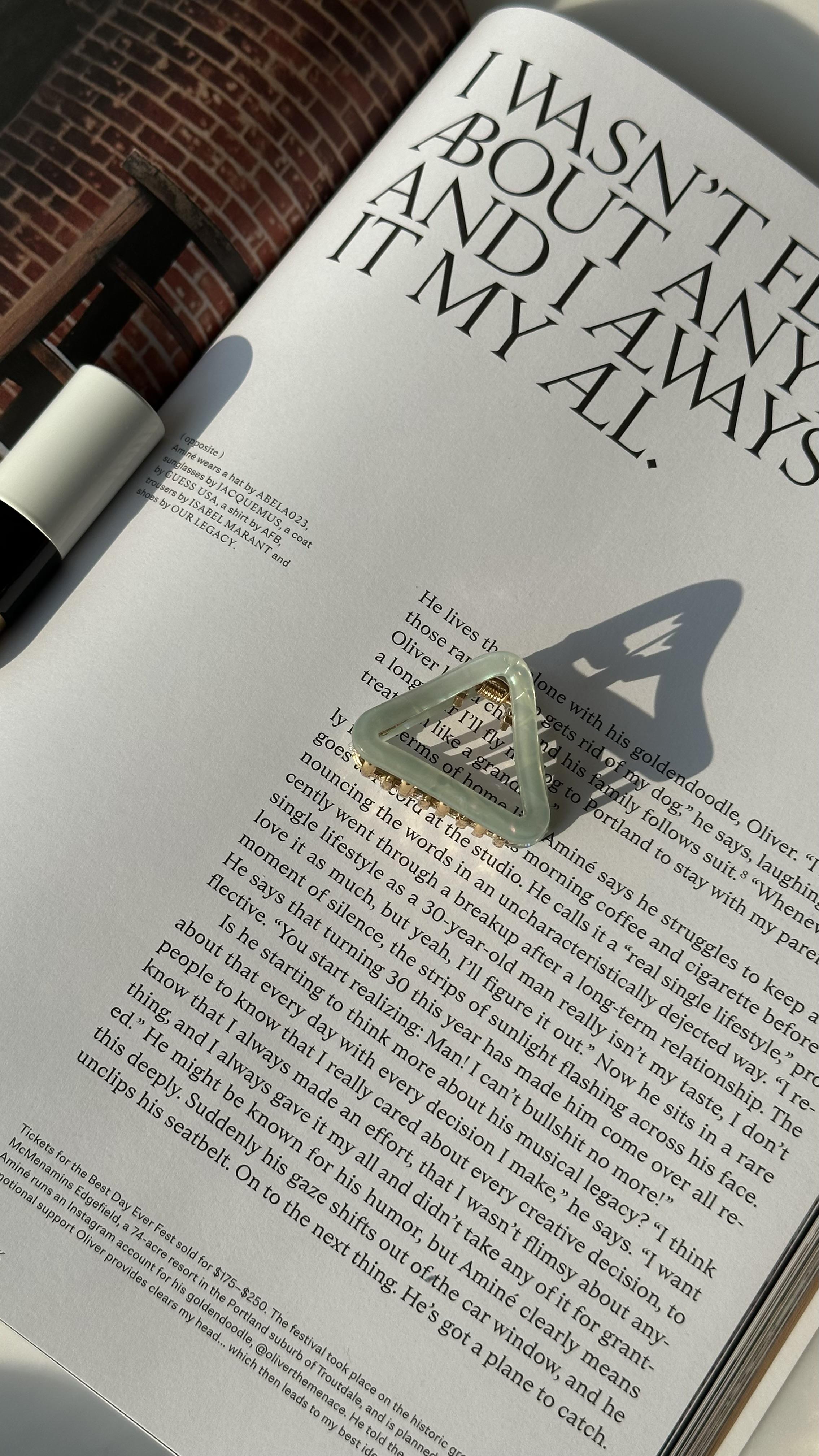 Su Yeşili Hologramlı Üçgen Mandal Toka