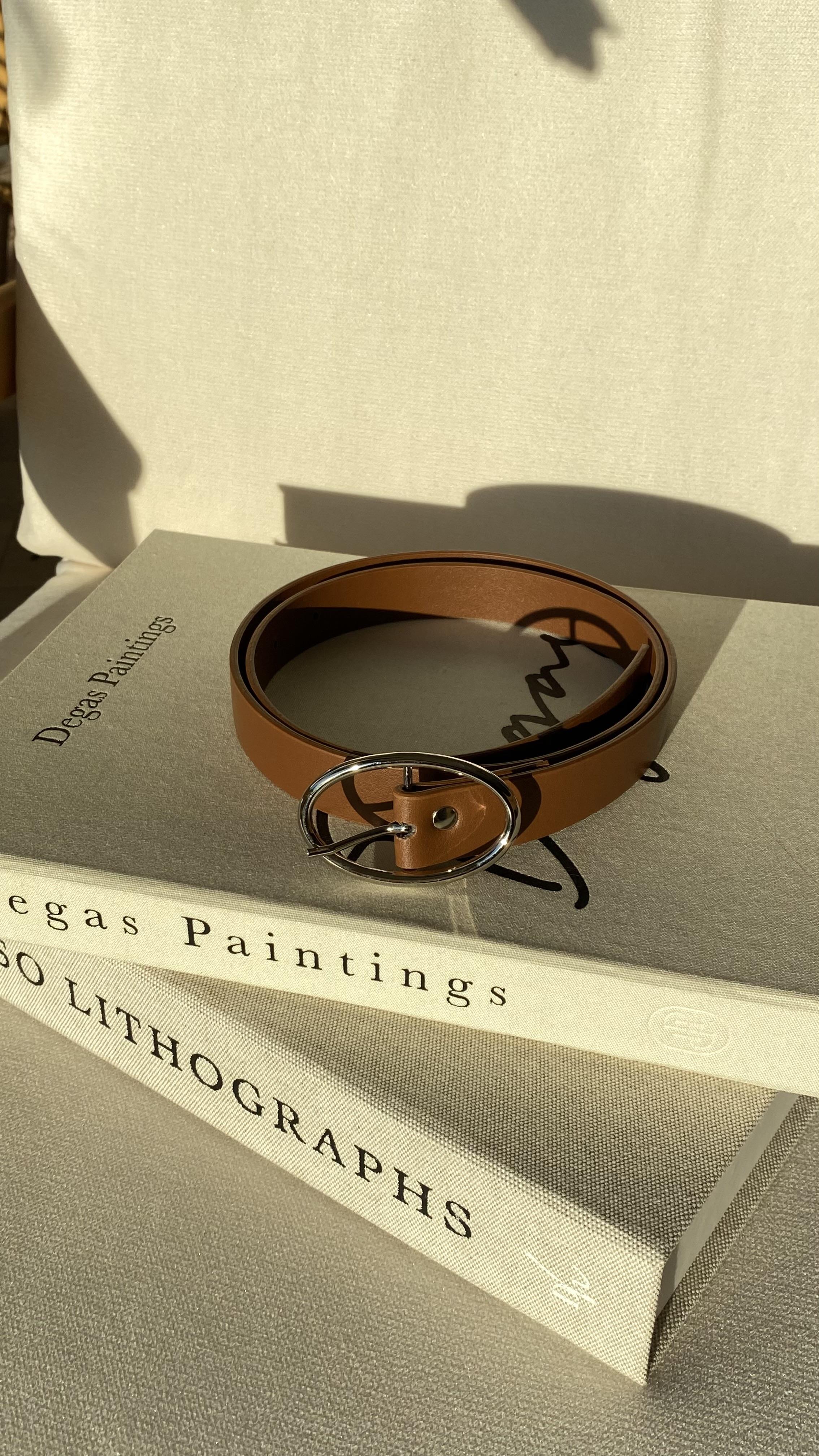 Taba Gümüş İnce Oval Tokalı Kemer