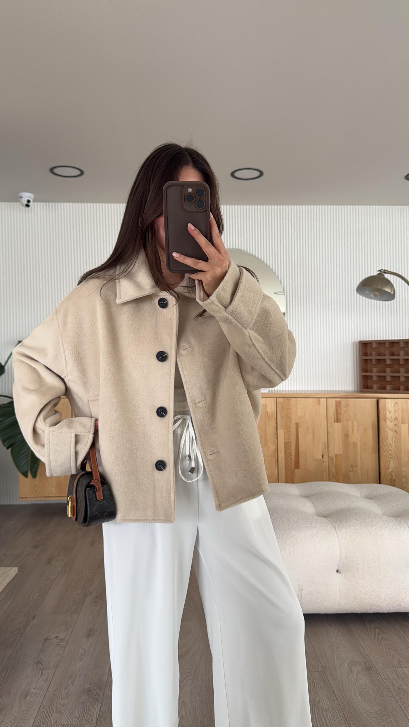 Taş Cep Detaylı Kısa Kaşe Marka Model Ceket 