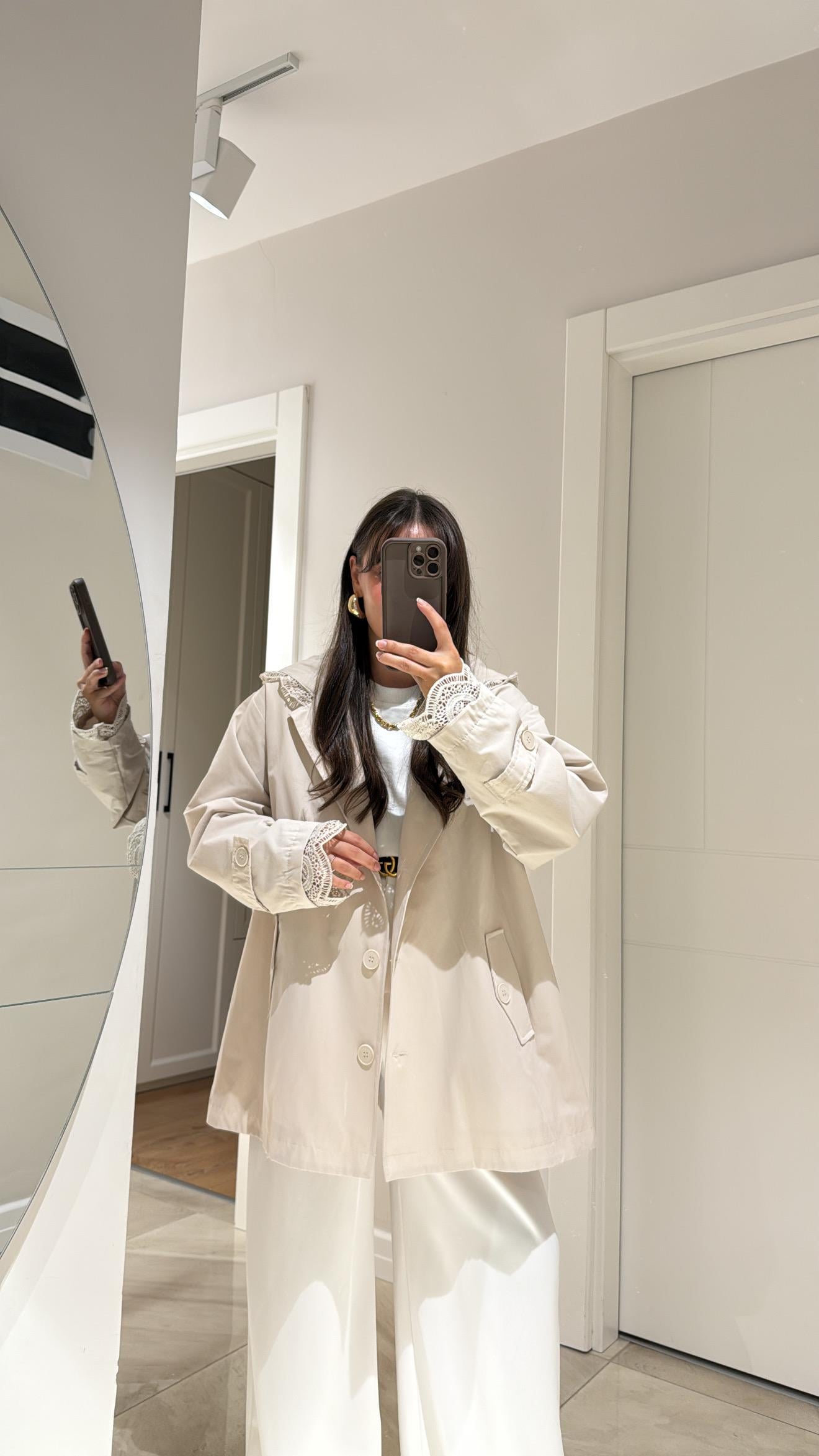 Taş Dantel Detaylı Düğmeli Ceket