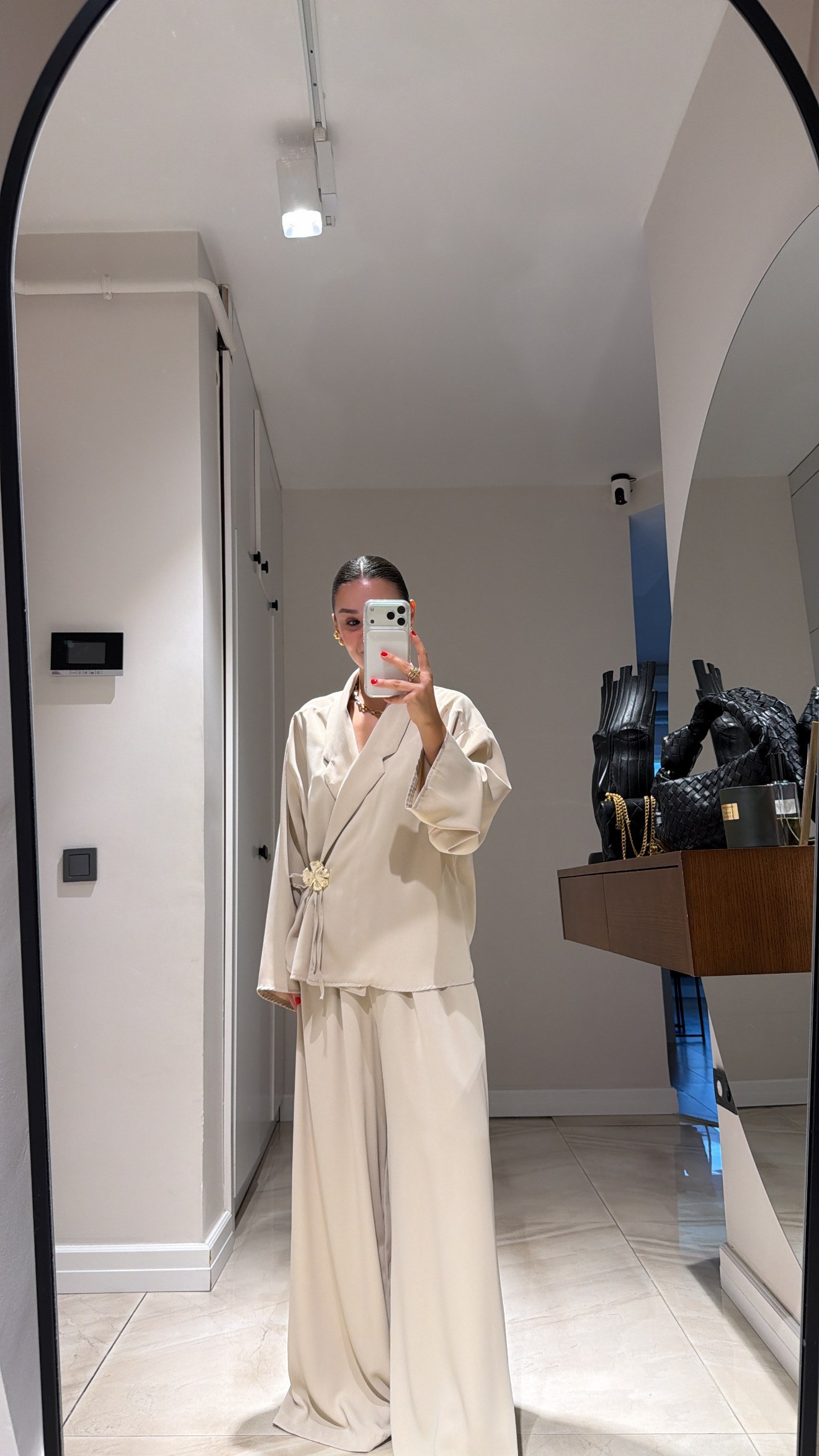 Taş Gül Broş Detaylı Pantolon Takım