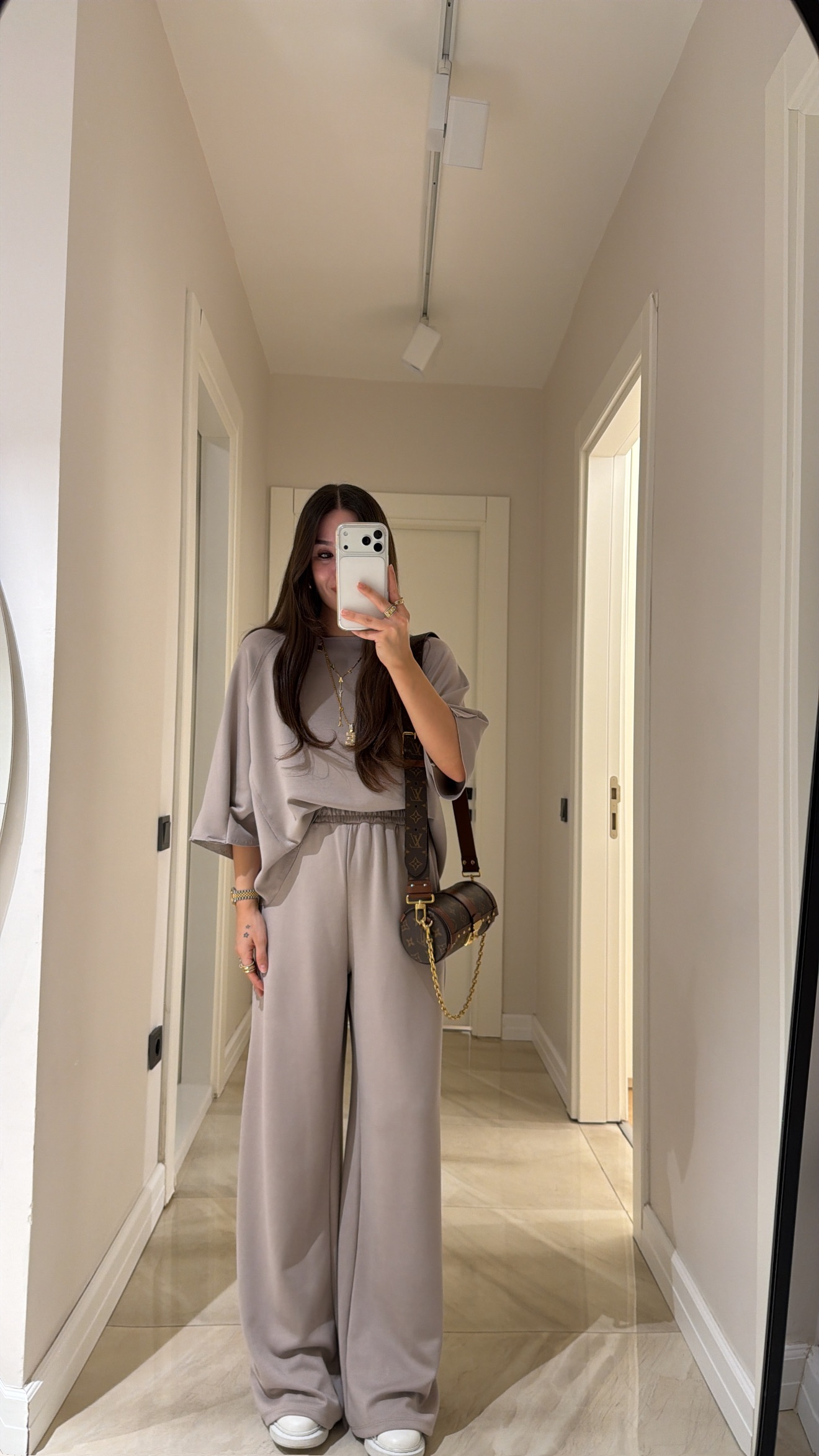 Taş Kesik Detaylı Marka Model Modal Takım
