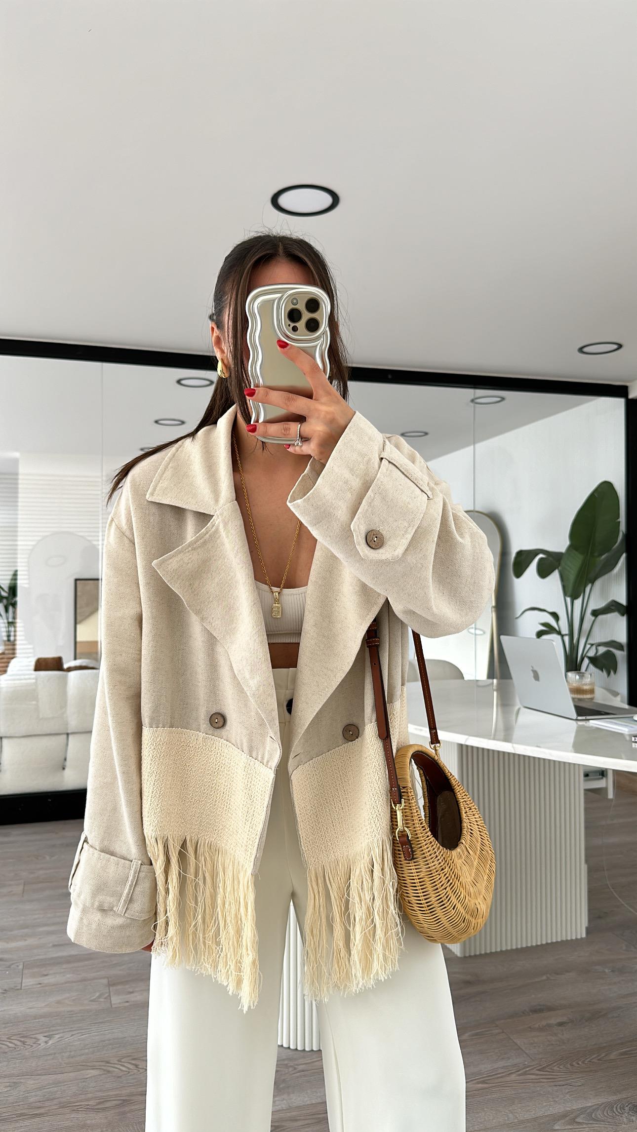 Taş Püskül Detaylı Düğmeli Ceket