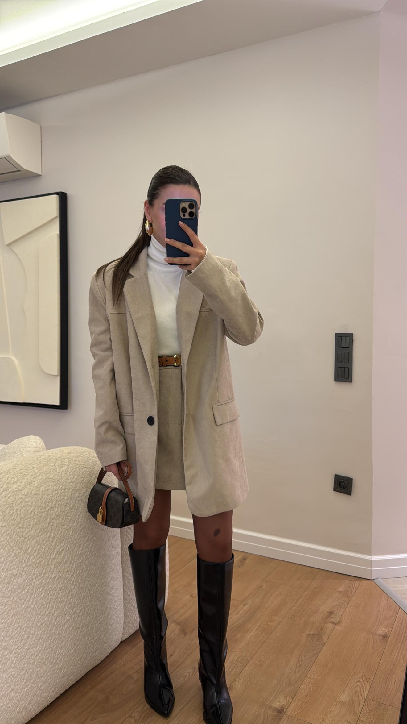 Taş Renk Kadife Etekli Blazer Takım 