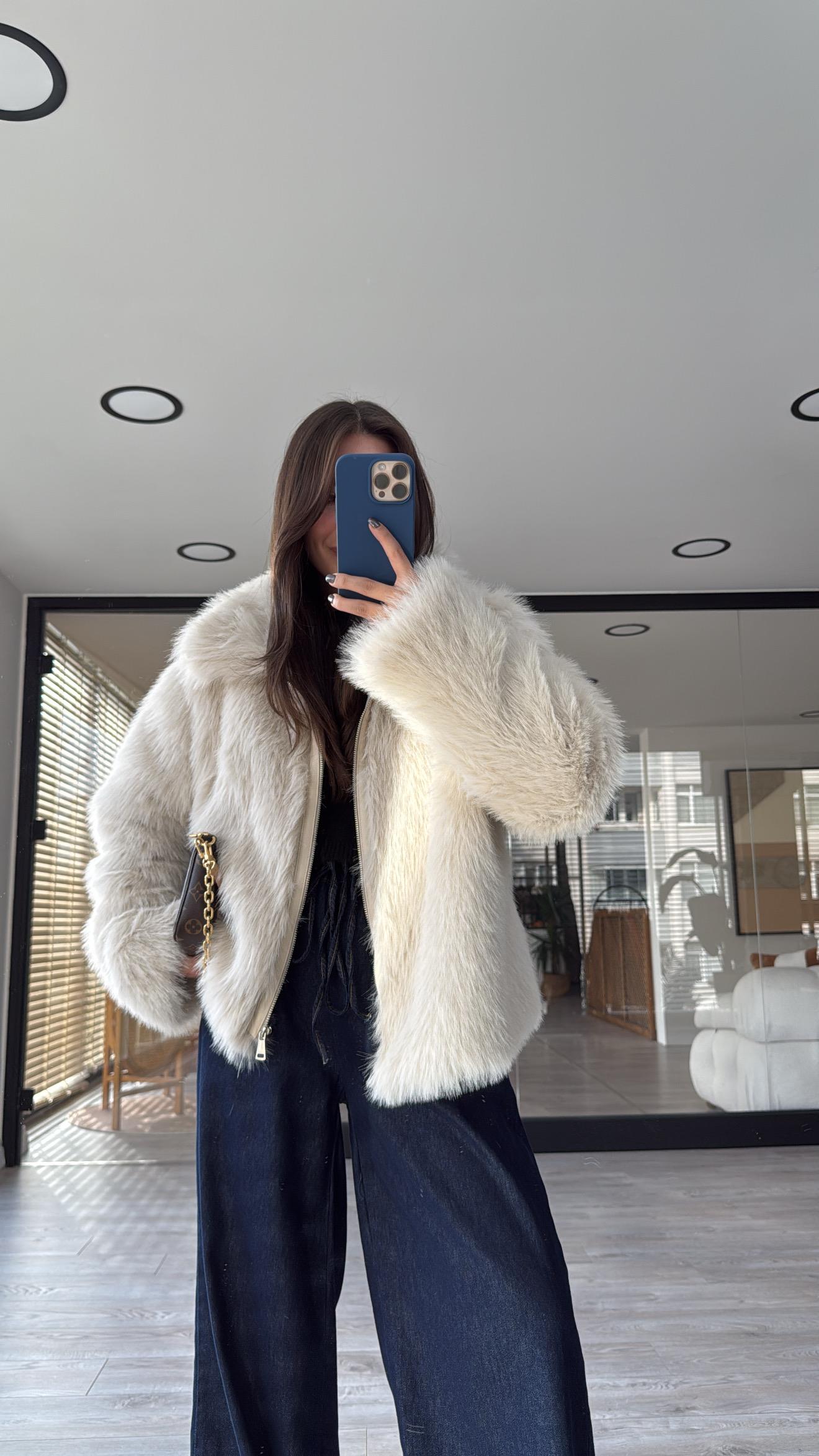 Taş Renk Yaka Detaylı Fermuarlı Marka Model Kürk