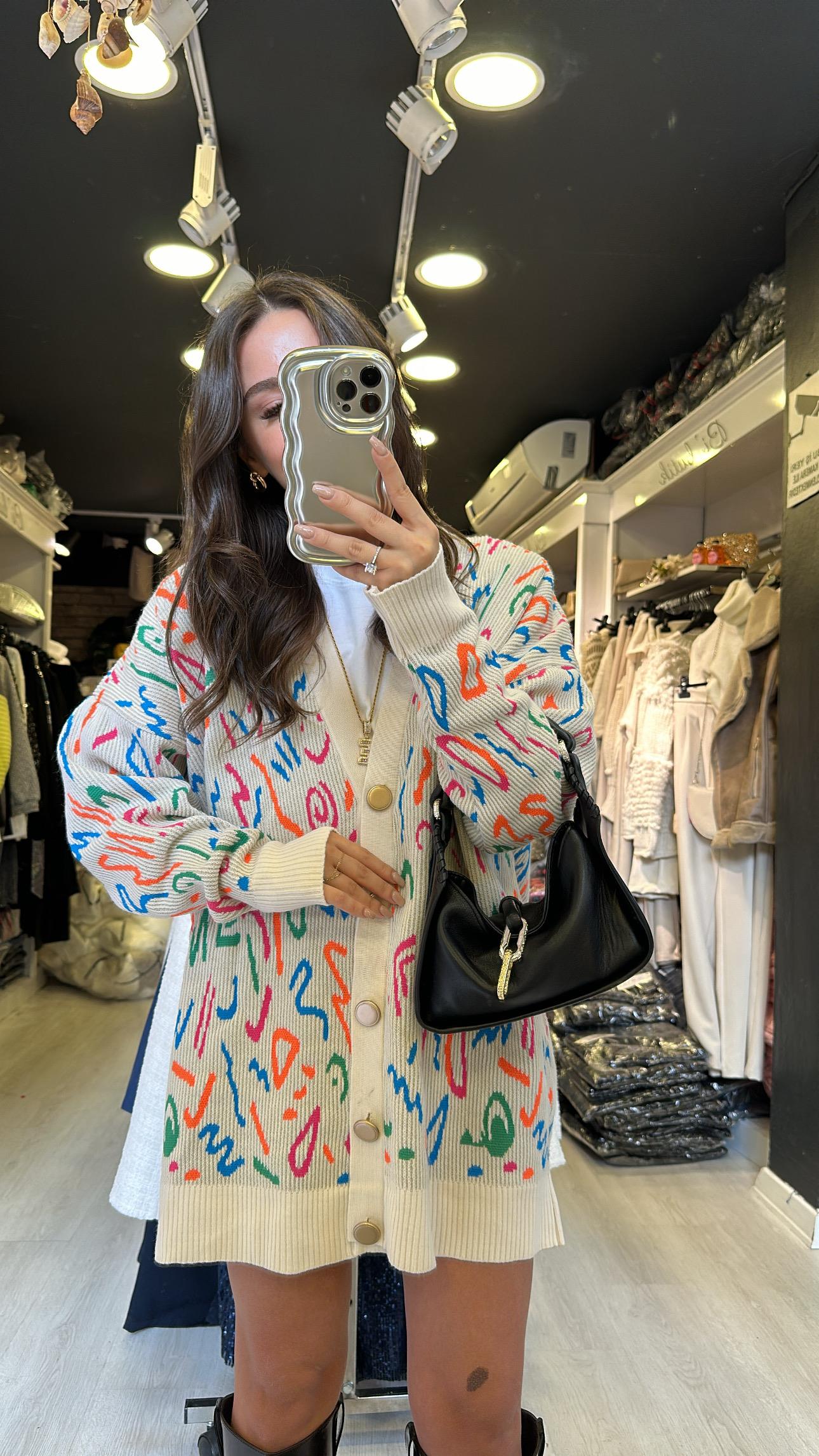 Taş Renklı Yazılı Gold Düğmeli Hırka