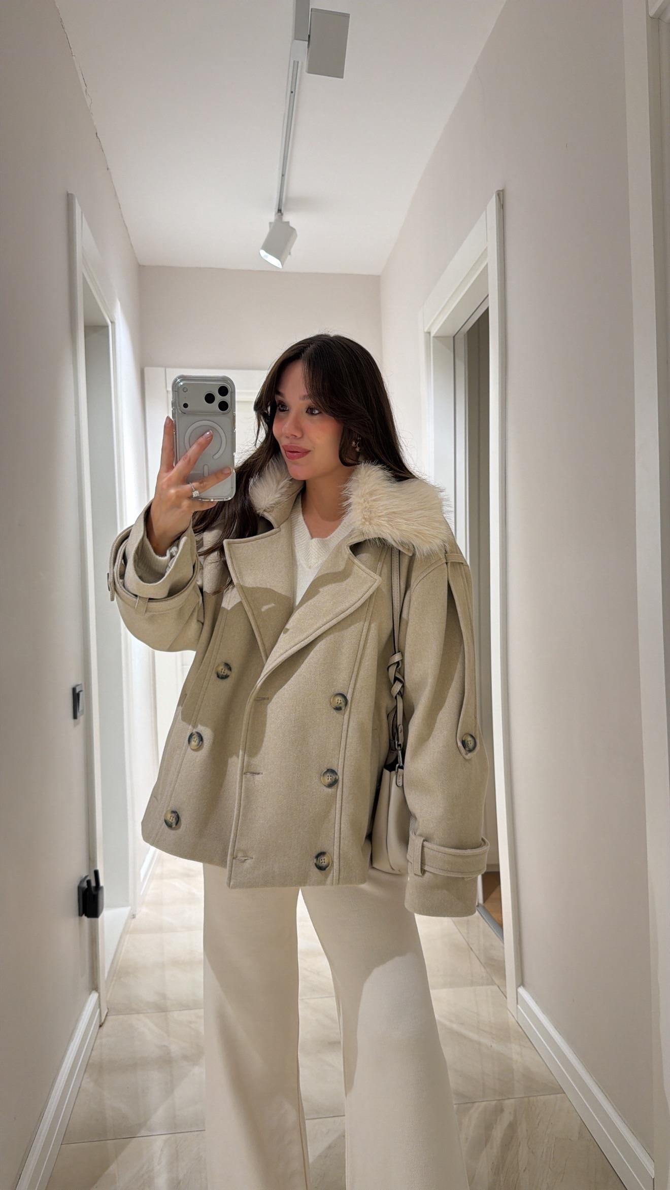 Taş Yaka Kürk Detaylı Kaşe Ceket