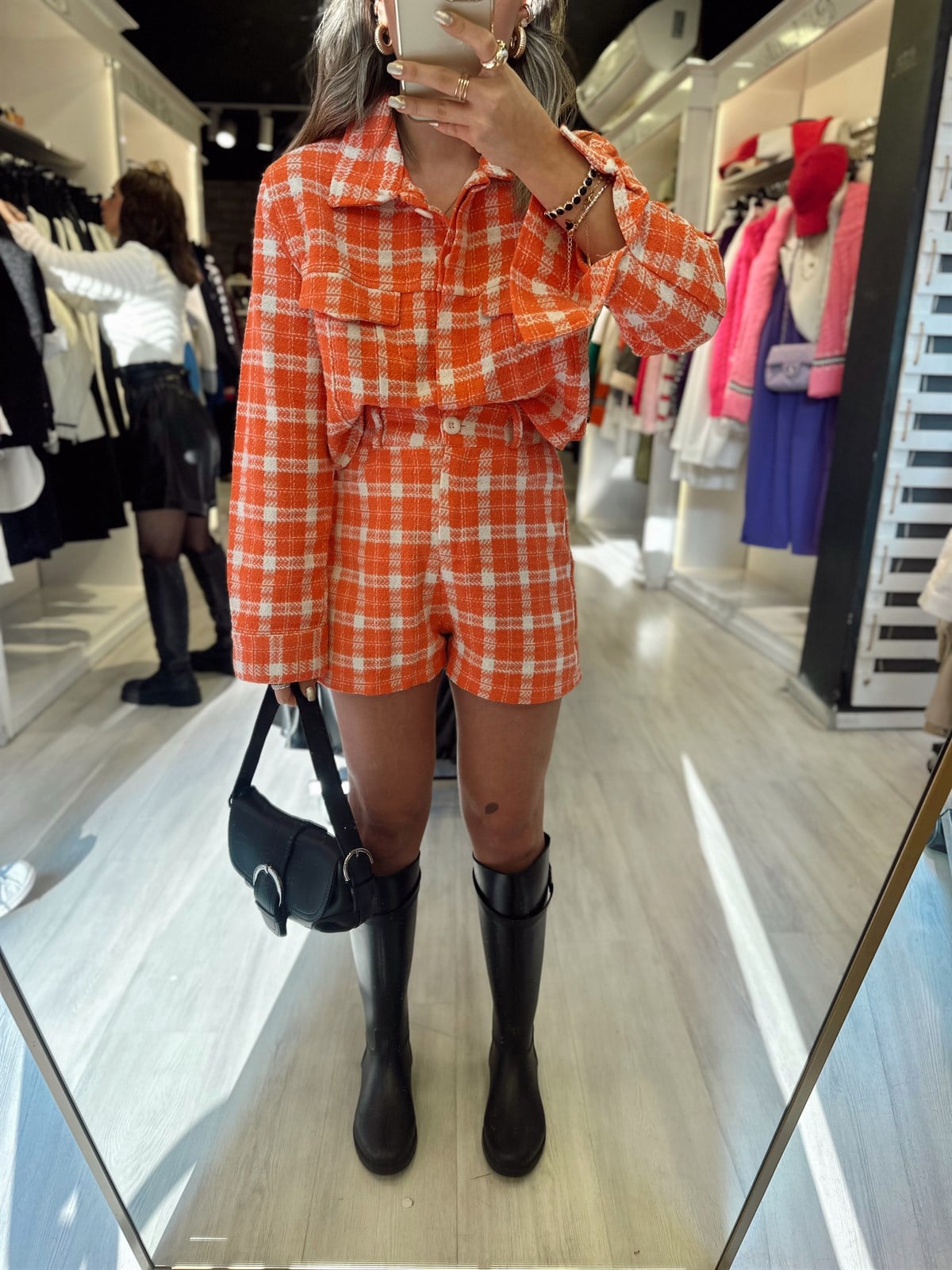 Turuncu Beyaz Ekoseli Şortlu Takım