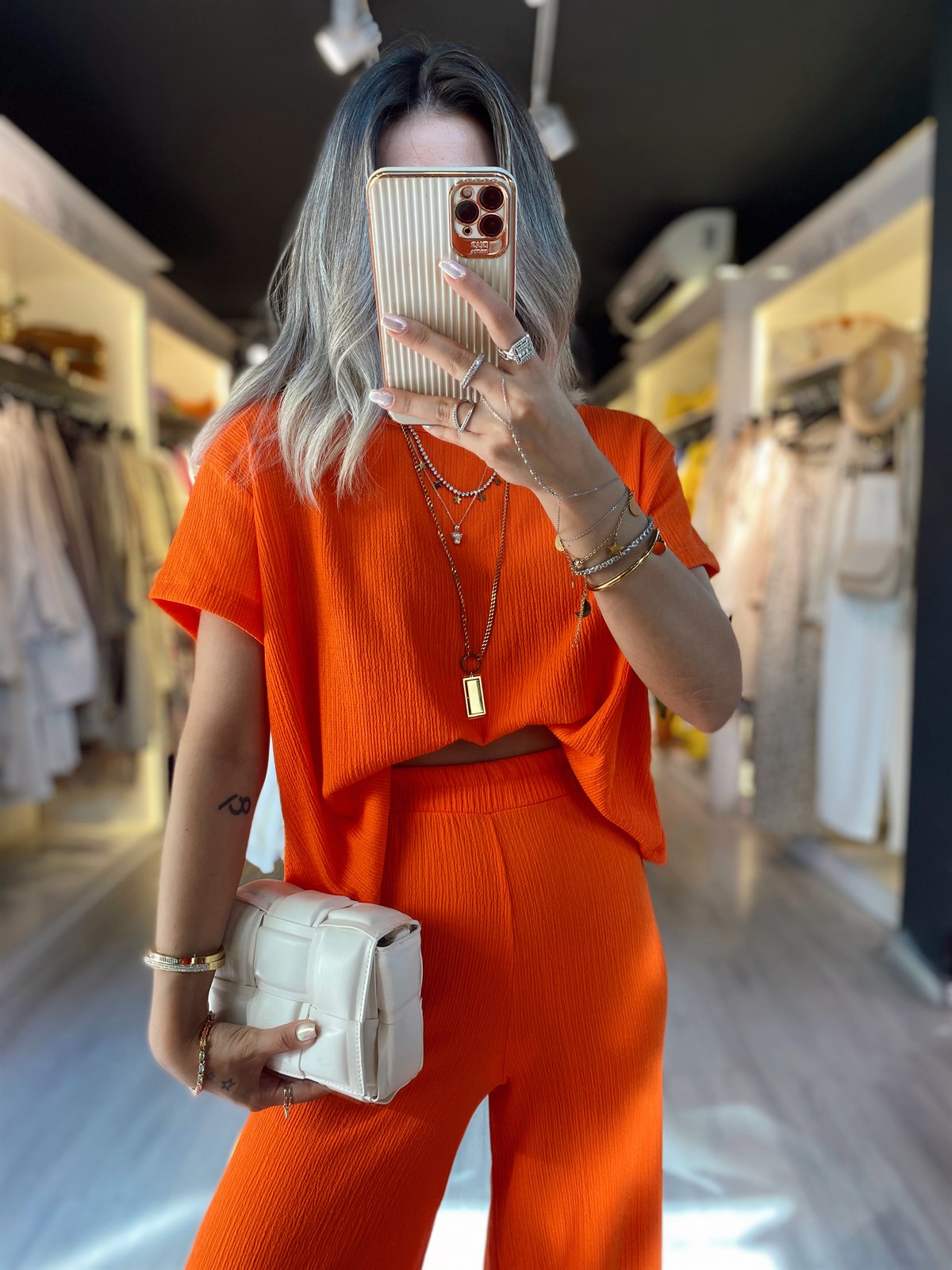 Turuncu Bisiklet Yaka Krinkıl Kumaş Crop Takım 