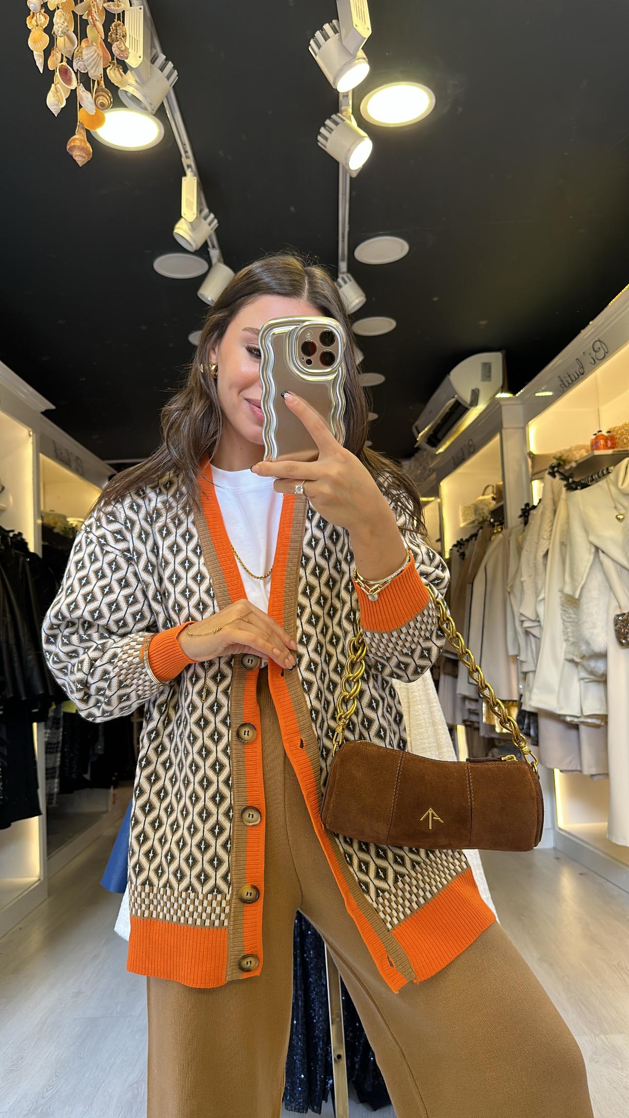 Turuncu Camel Desenli Düğmeli Hırka 