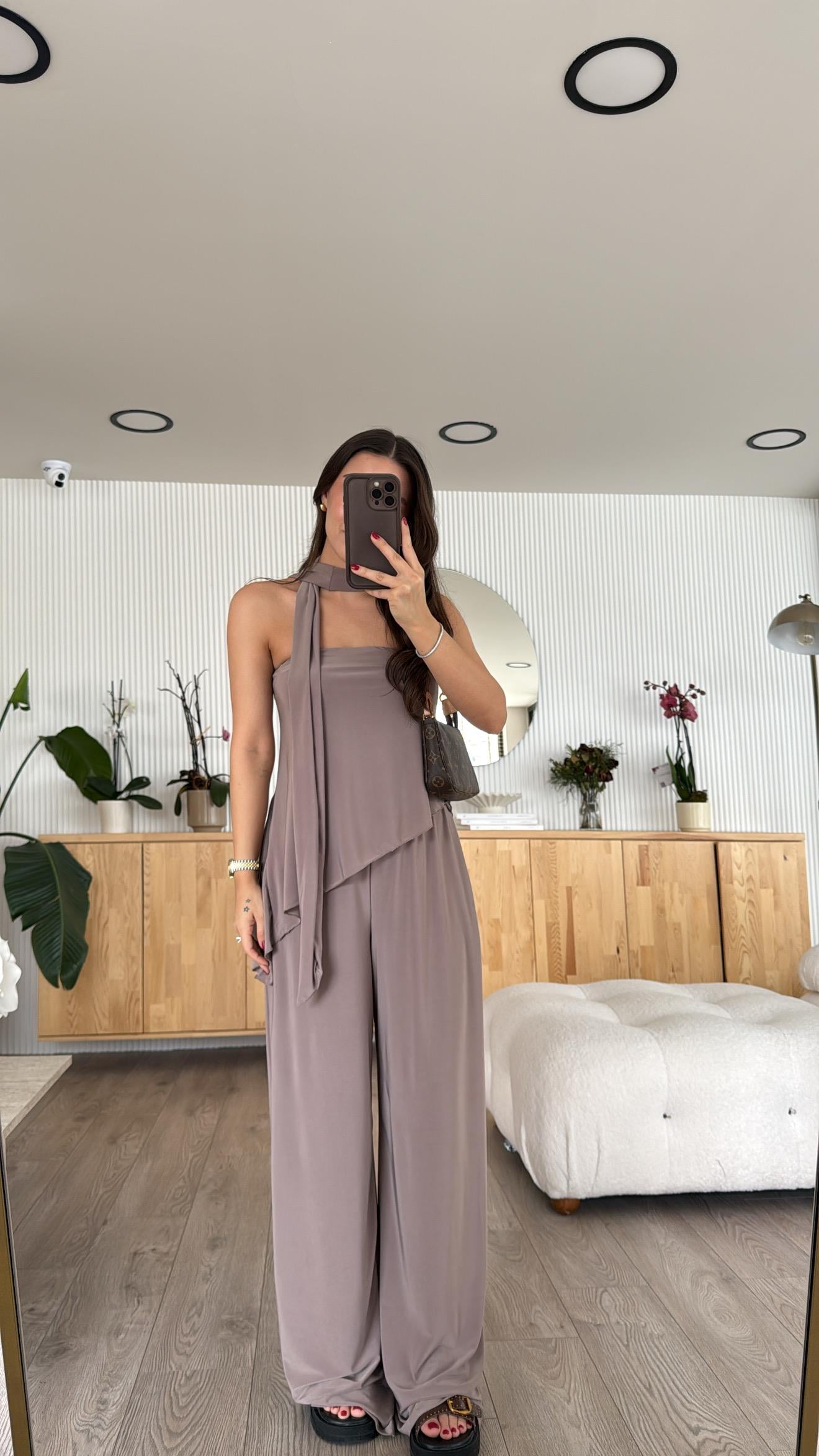 Vizon Asimetrik Kesim Fularlı Bluz Takım