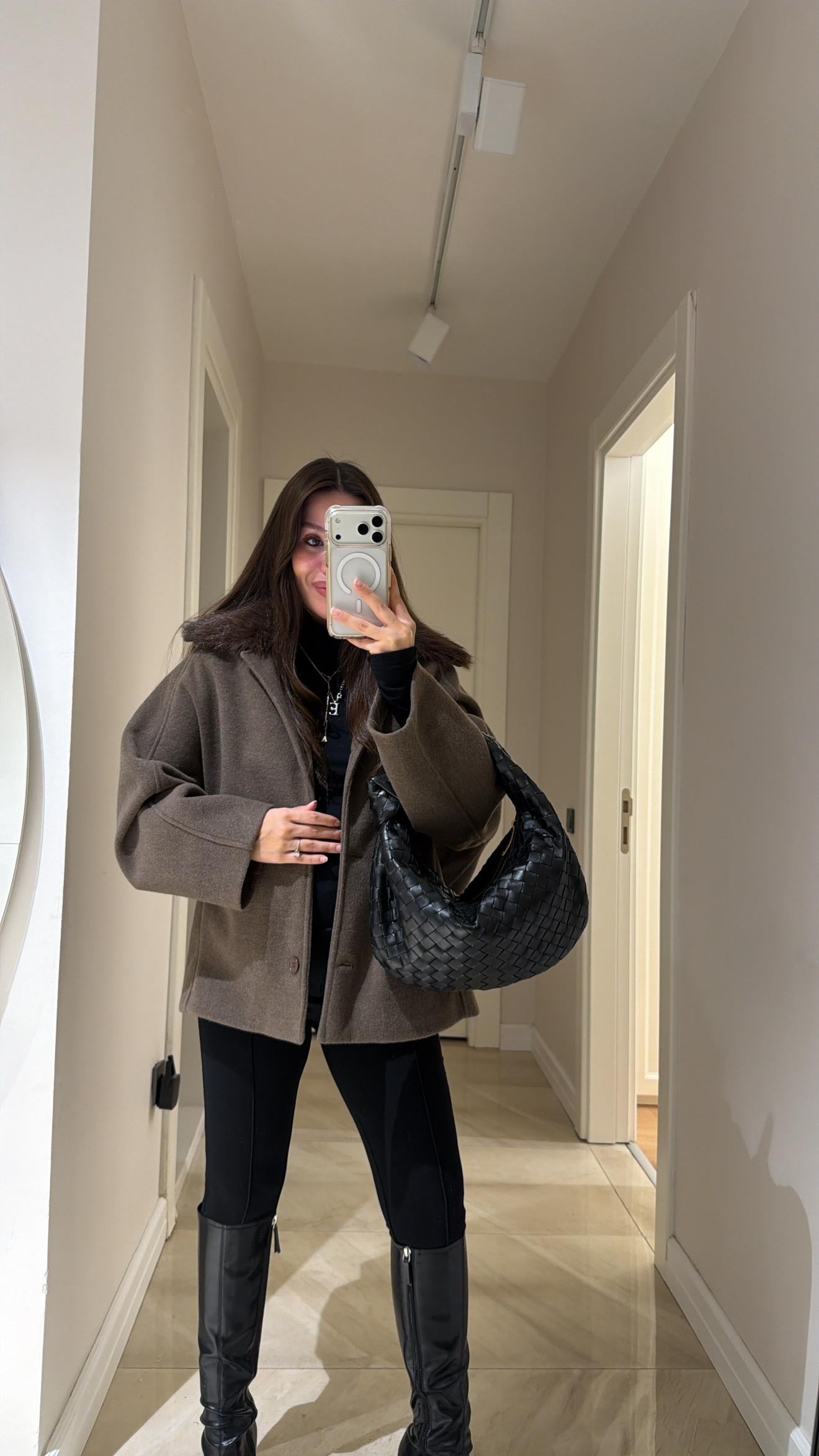 Vizon Yaka Kürk Detaylı Cepli Kaşe Ceket