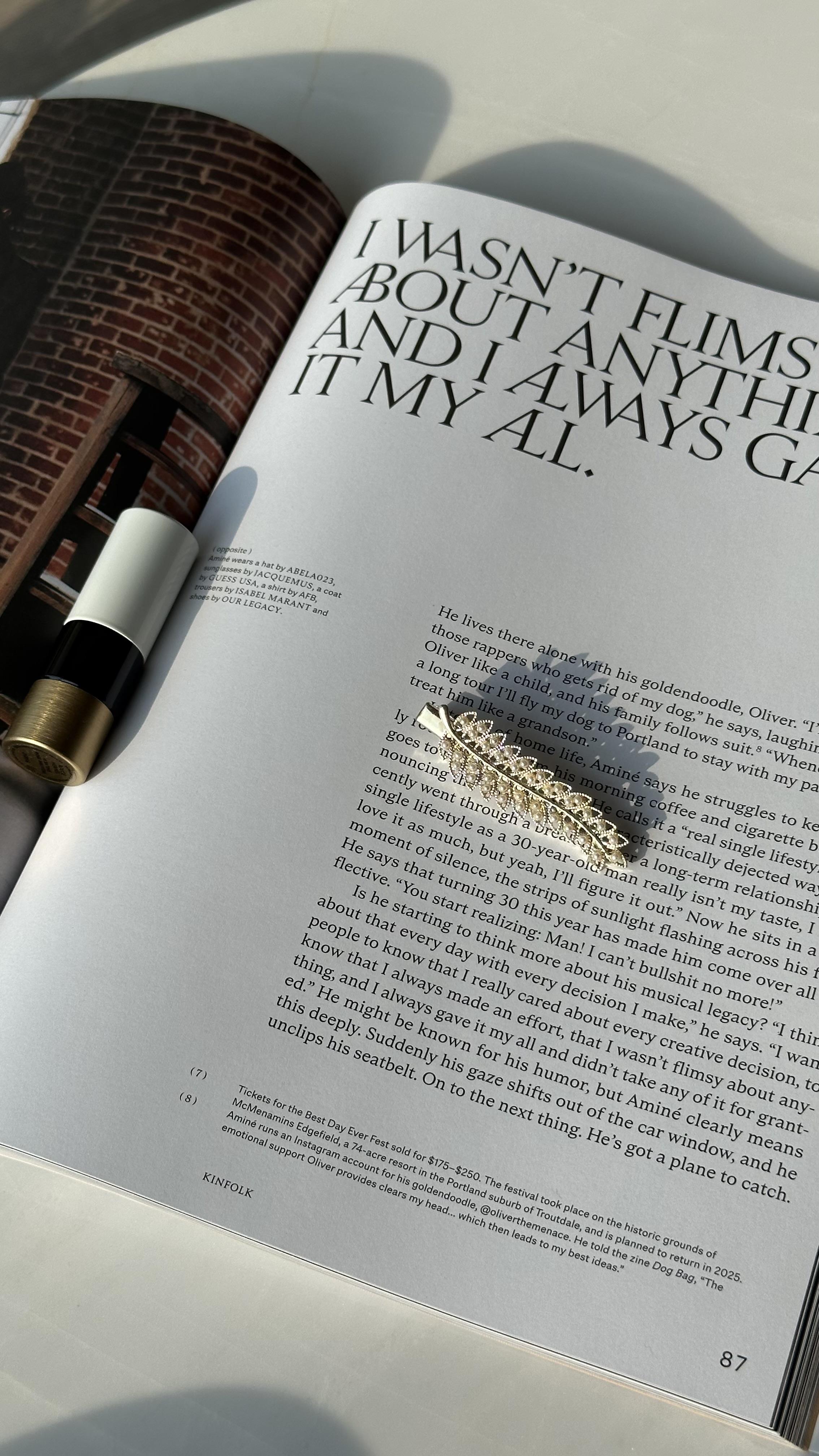 Yaprak Figürlü İncili Kıstırmalı Toka