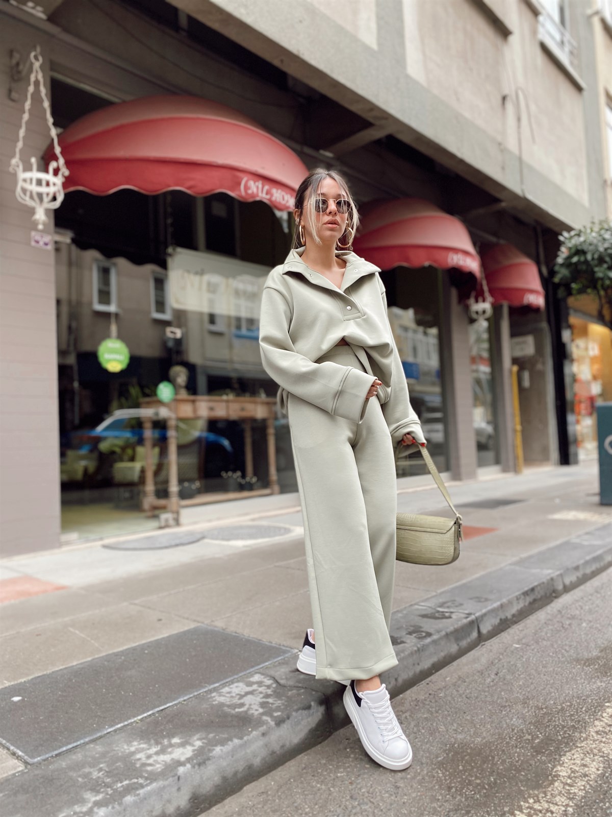 Yeşil Özel Kumaş Çıtçıtlı Sweat 