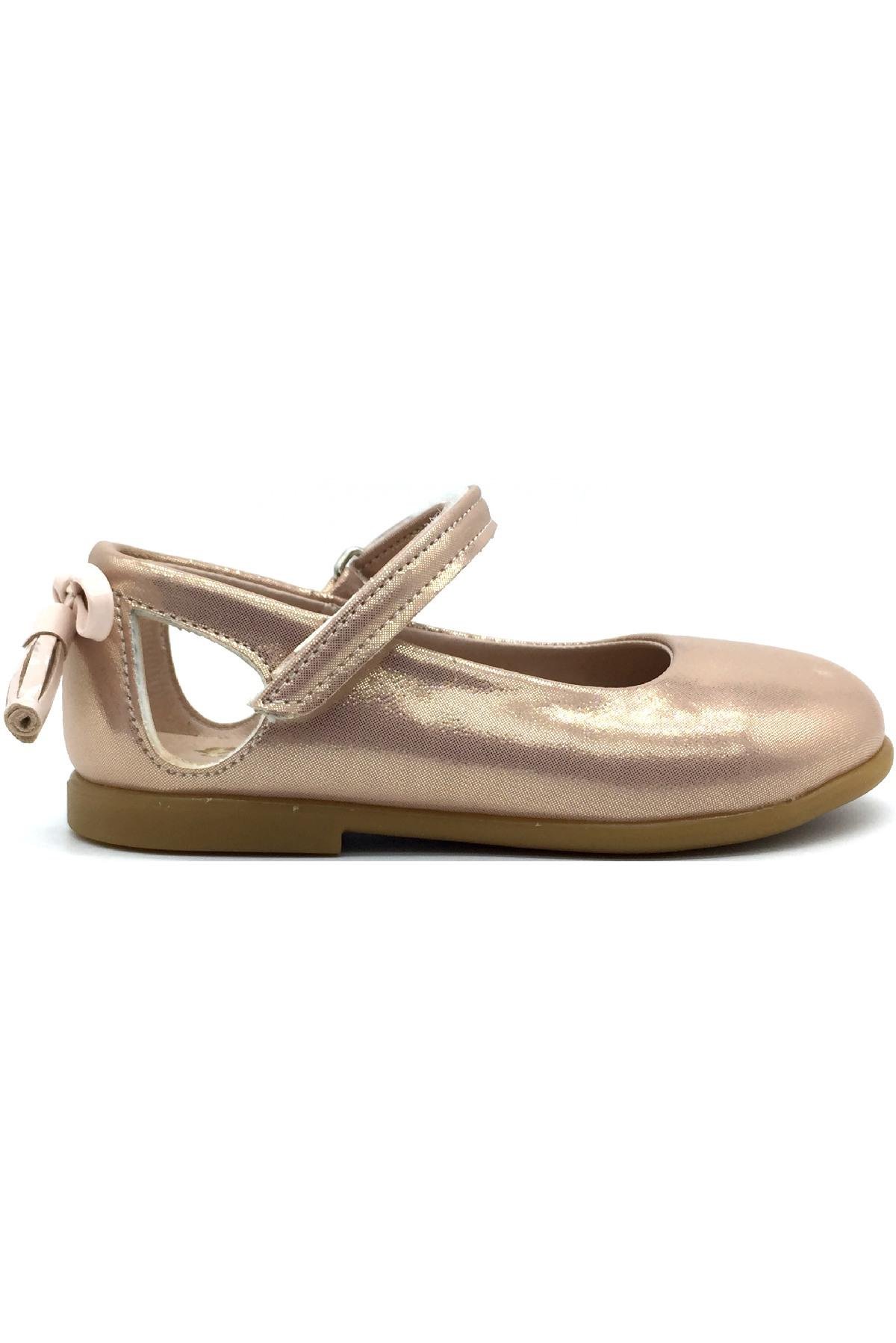 Arkadan Fiyonklu Çocuk Babeti Pudra İğne