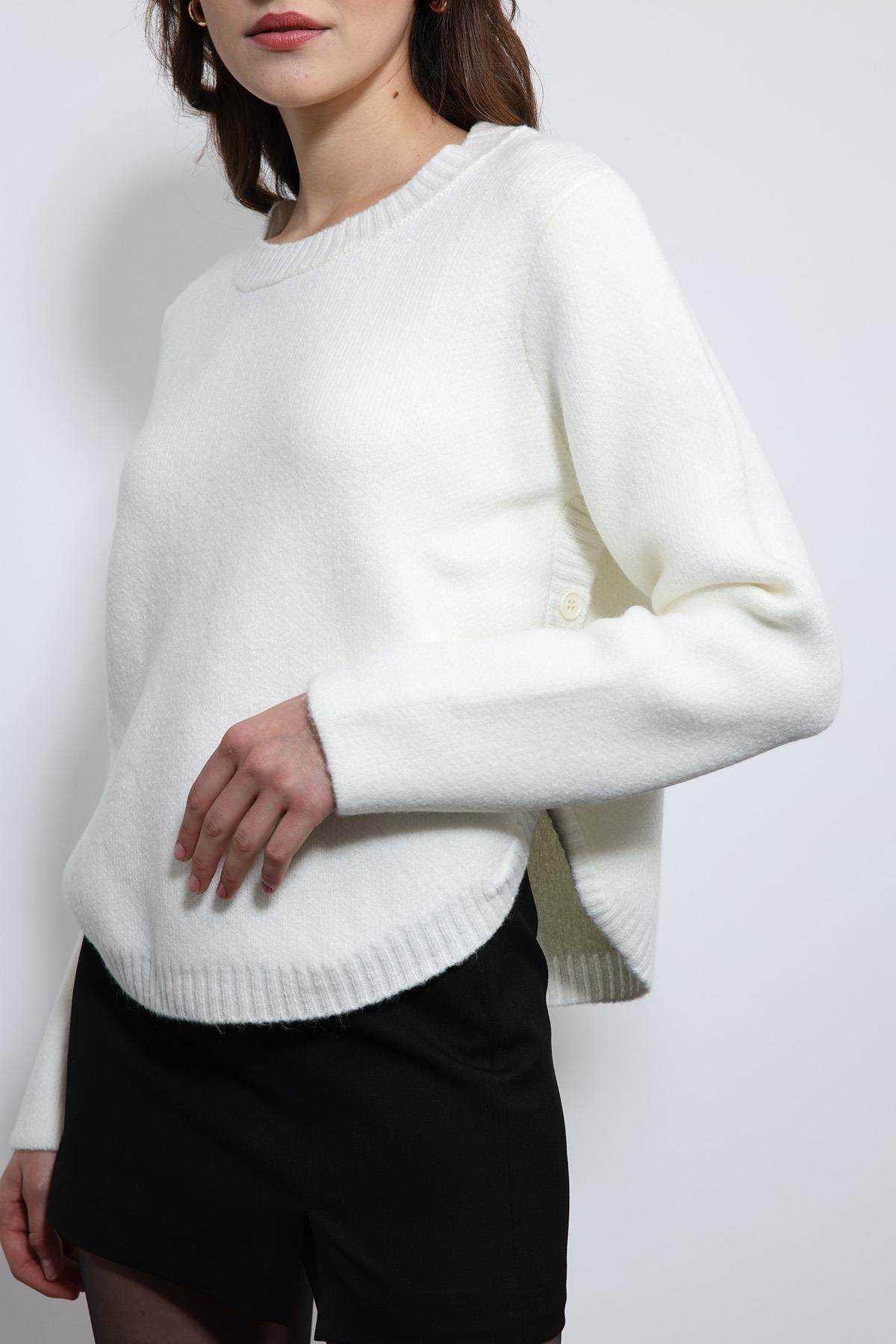 Antioch Ekru Düğme Detaylı Triko Kazak