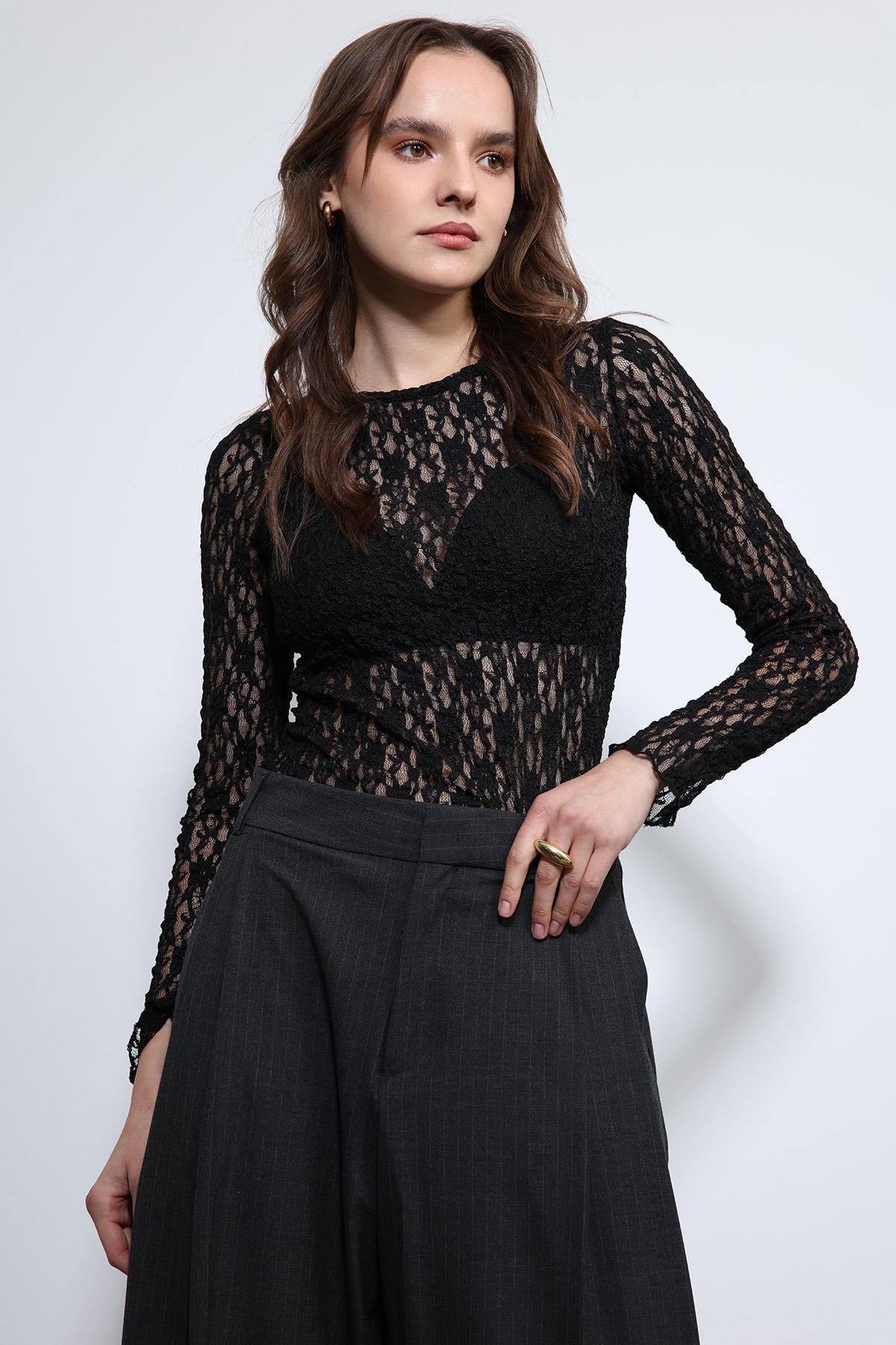 Antioch Siyah Dantel Detaylı Transparan Bluz
