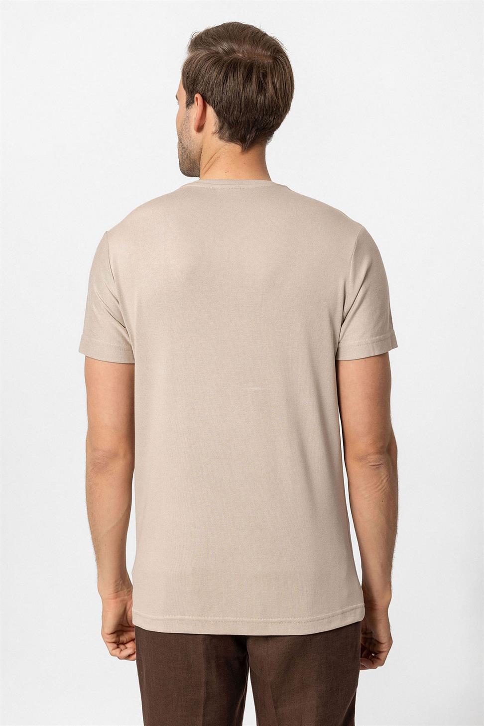 تي شيرت رجالي أساسي برقبة على شكل حرف V