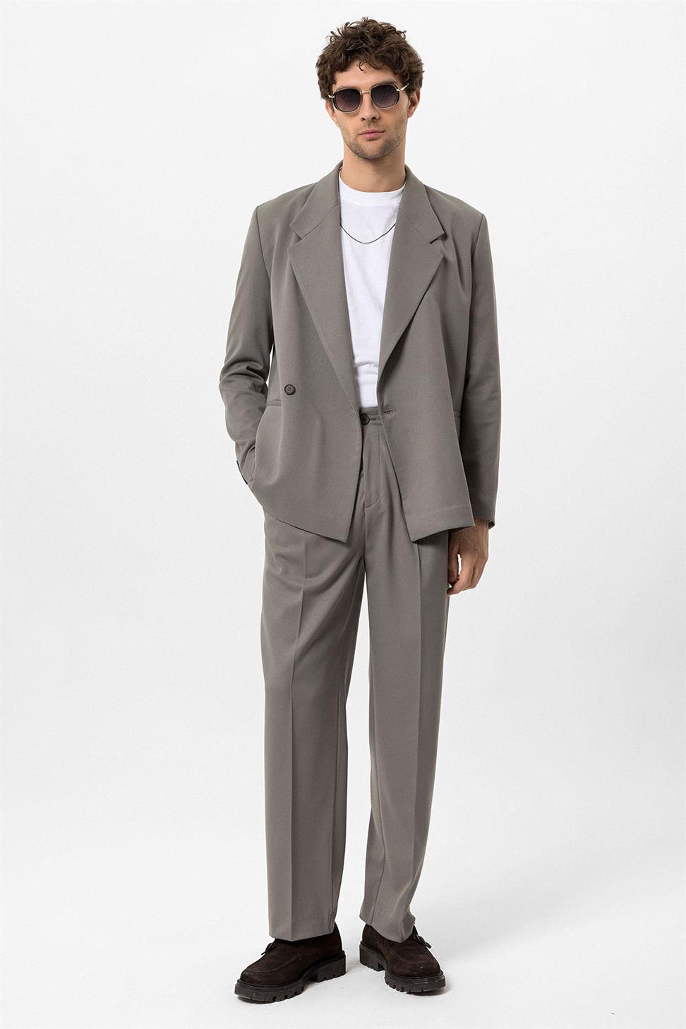 سترة بليزر للرجال مزدوجة الصدر مع جيب بغطاء قلاب