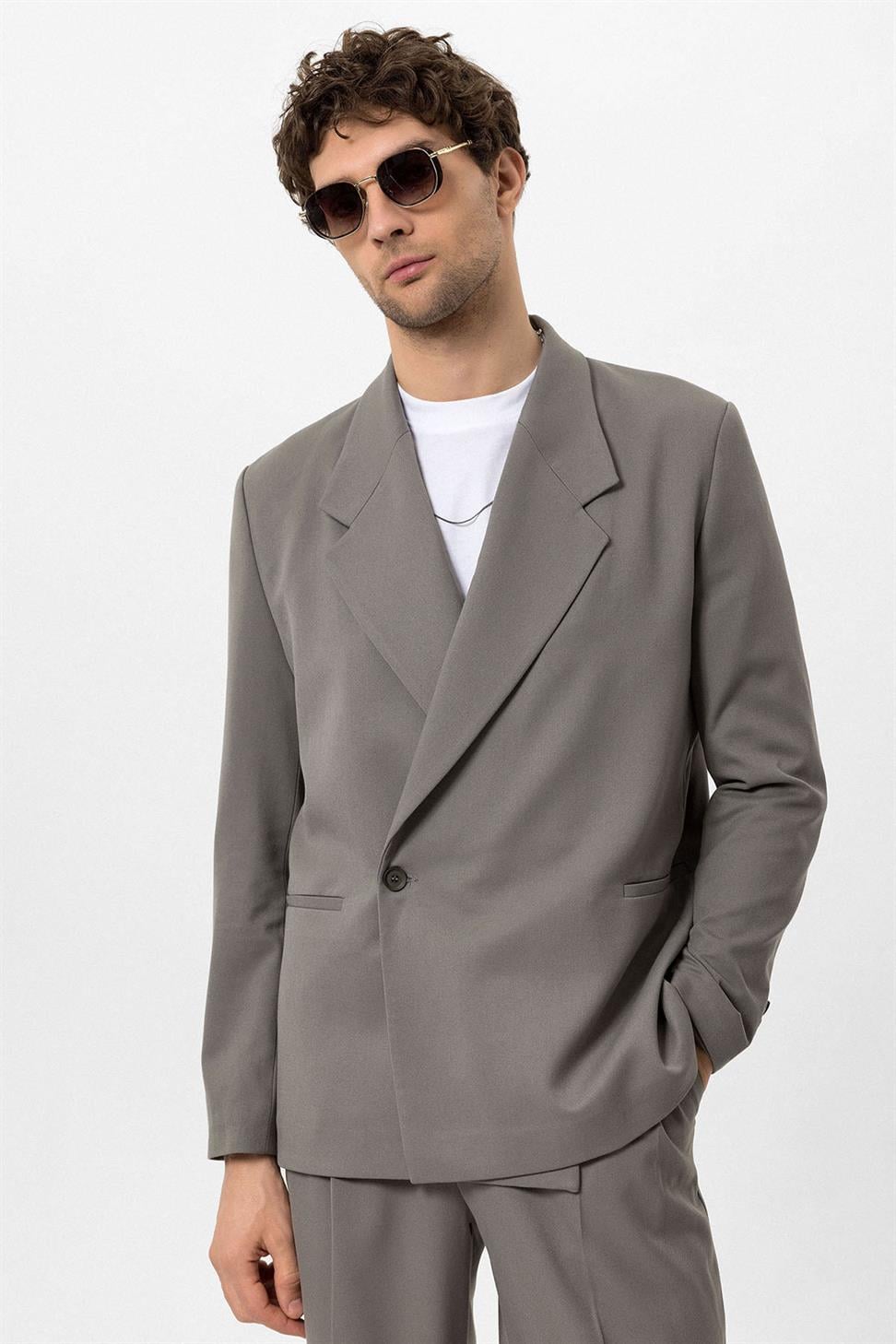 سترة بليزر للرجال مزدوجة الصدر مع جيب بغطاء قلاب