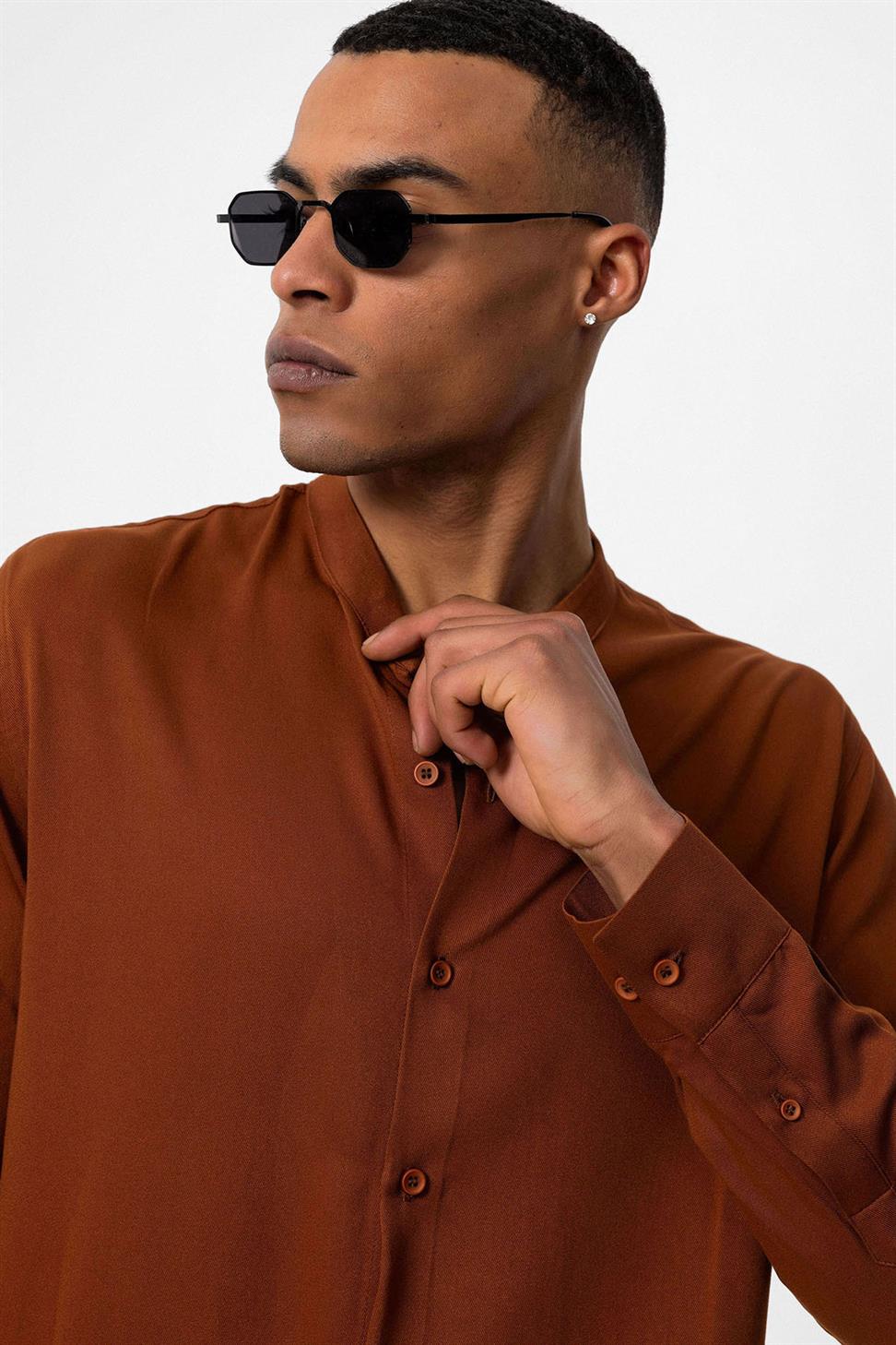 قميص رجالي بياقة القاضي بياقة عادية