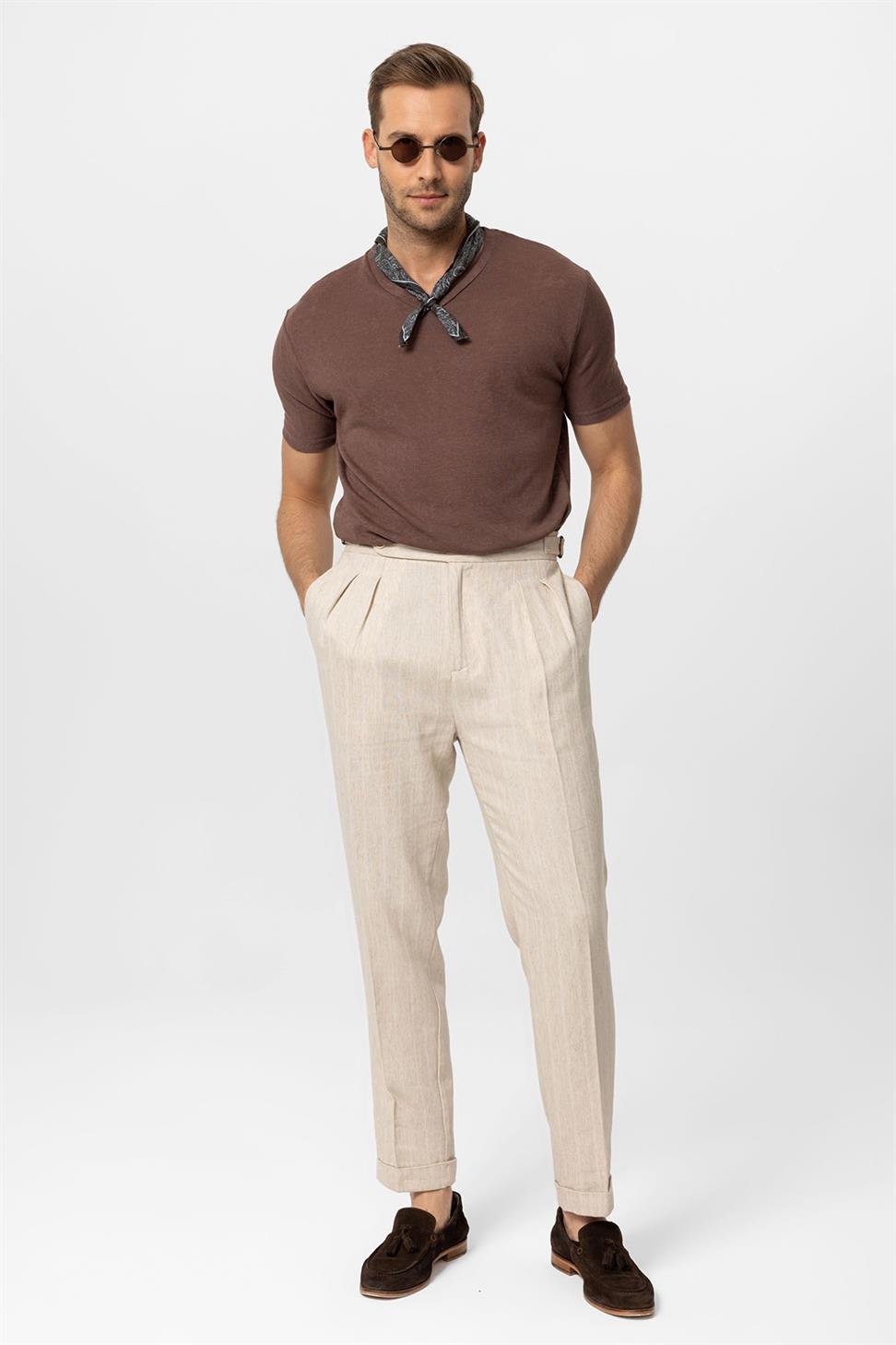 تي شيرت رجالي أساسي برقبة على شكل V