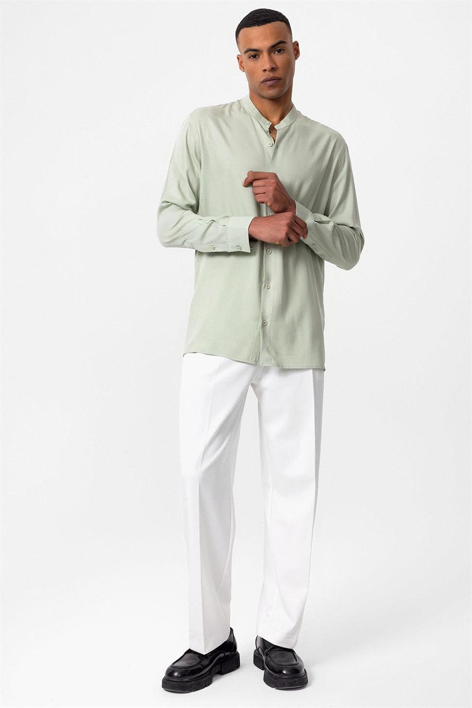 قميص رجالي بياقة القاضي بياقة عادية