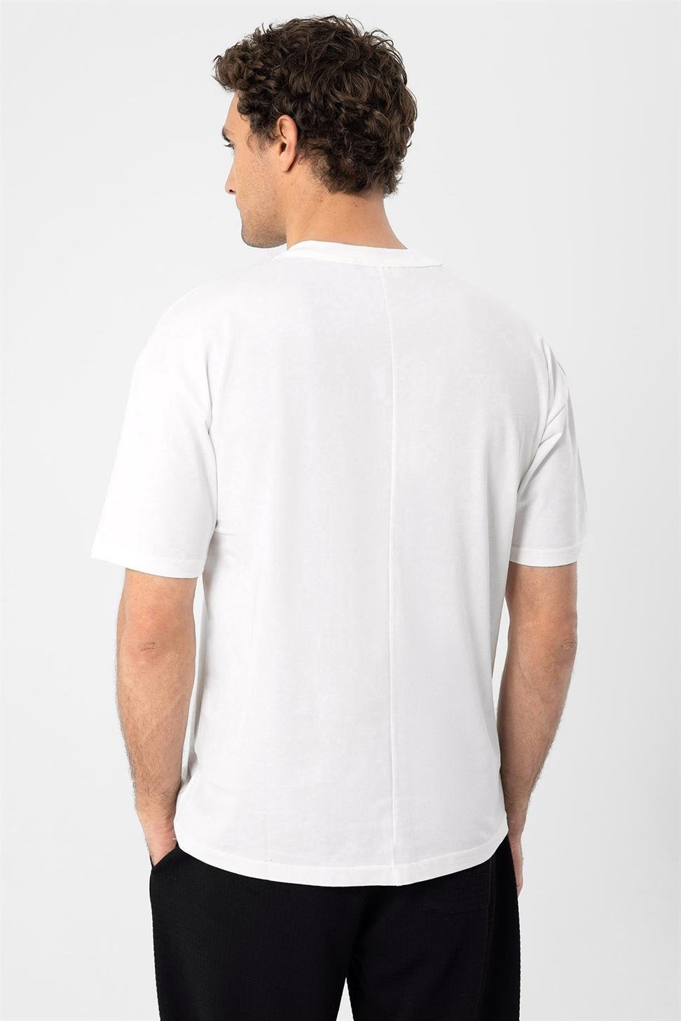 تي شيرت أنطاكية مطبوع بقصة ضيقة للرجال