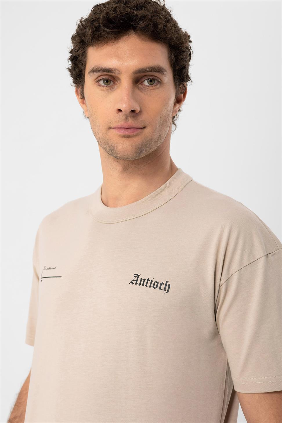 تي شيرت أنطاكية مطبوع بقصة ضيقة للرجال