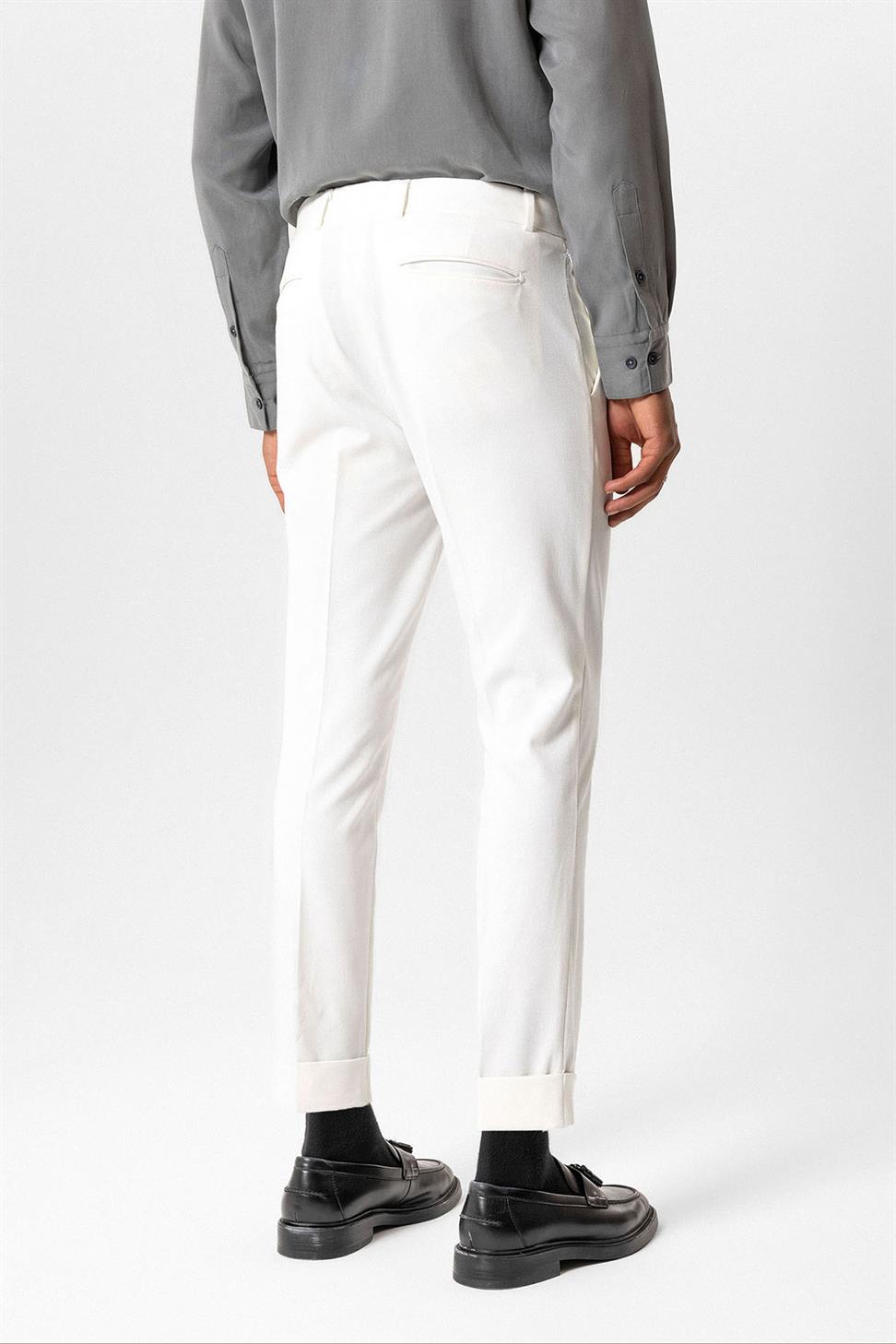 بنطال رجالي بقصة عادية بساقين