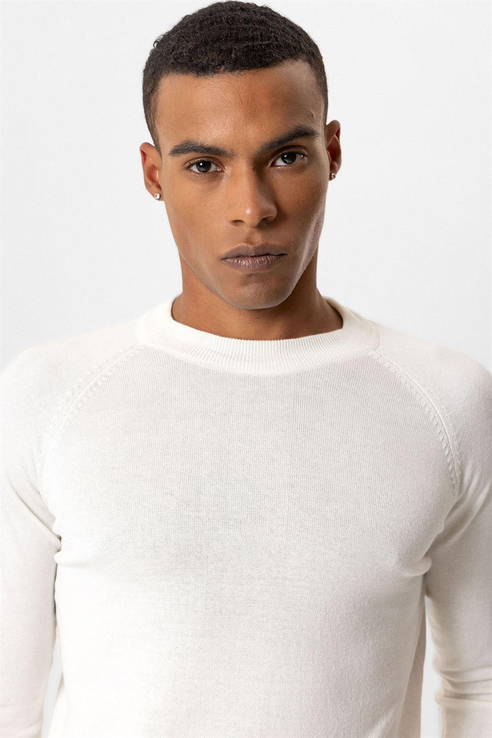 طاقم الرقبة سترة تريكو سليم صالح