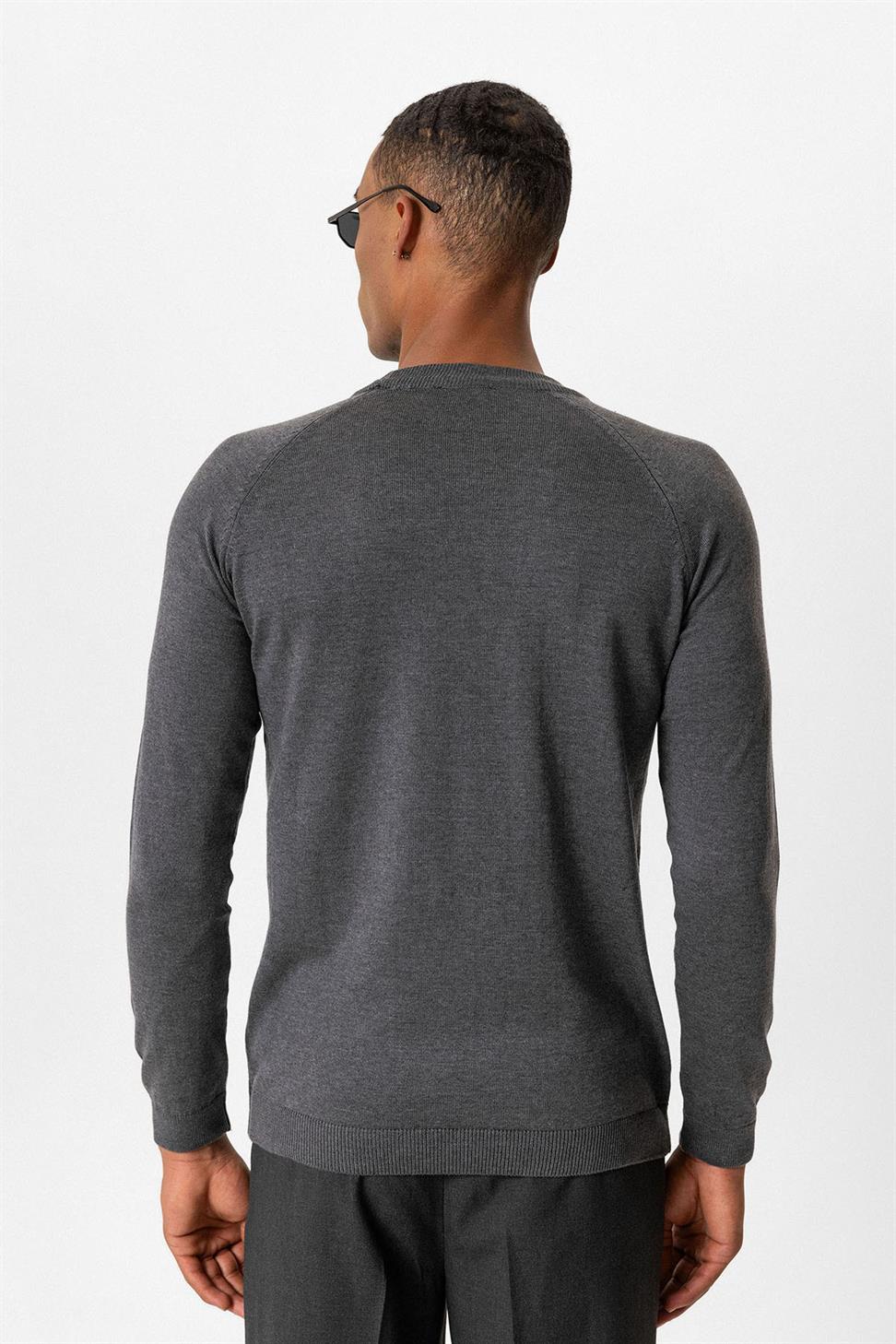 طاقم الرقبة سترة تريكو سليم صالح