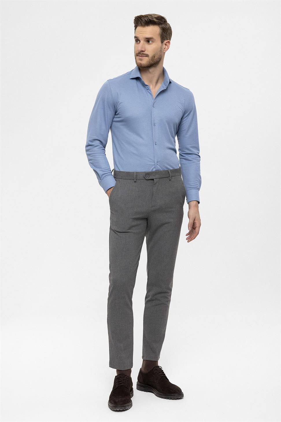 بنطال بقصة ضيقة بتفاصيل إكسسوارات للرجال