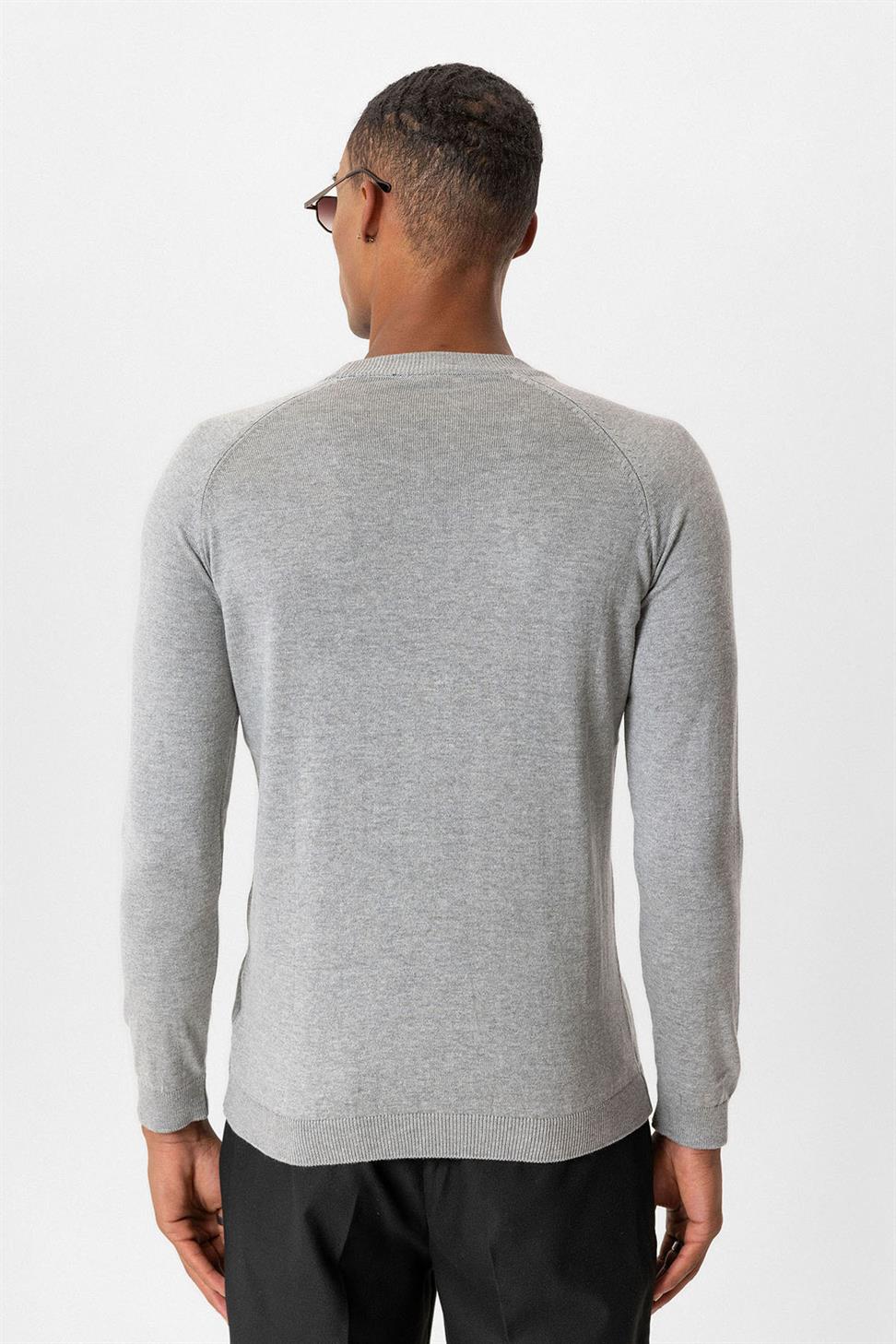 طاقم الرقبة سترة تريكو سليم صالح