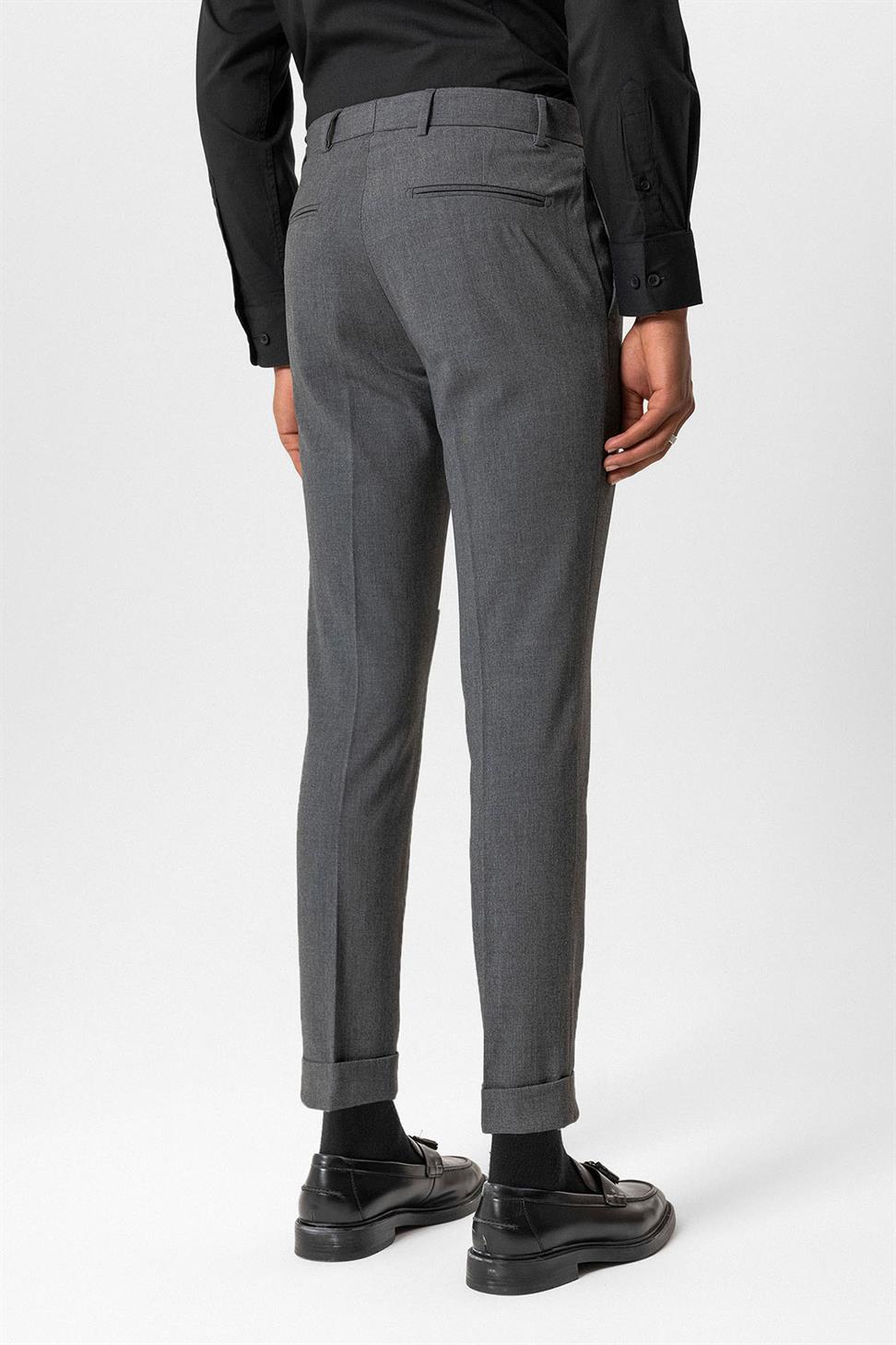 بنطال رجالي بقصة عادية بساقين