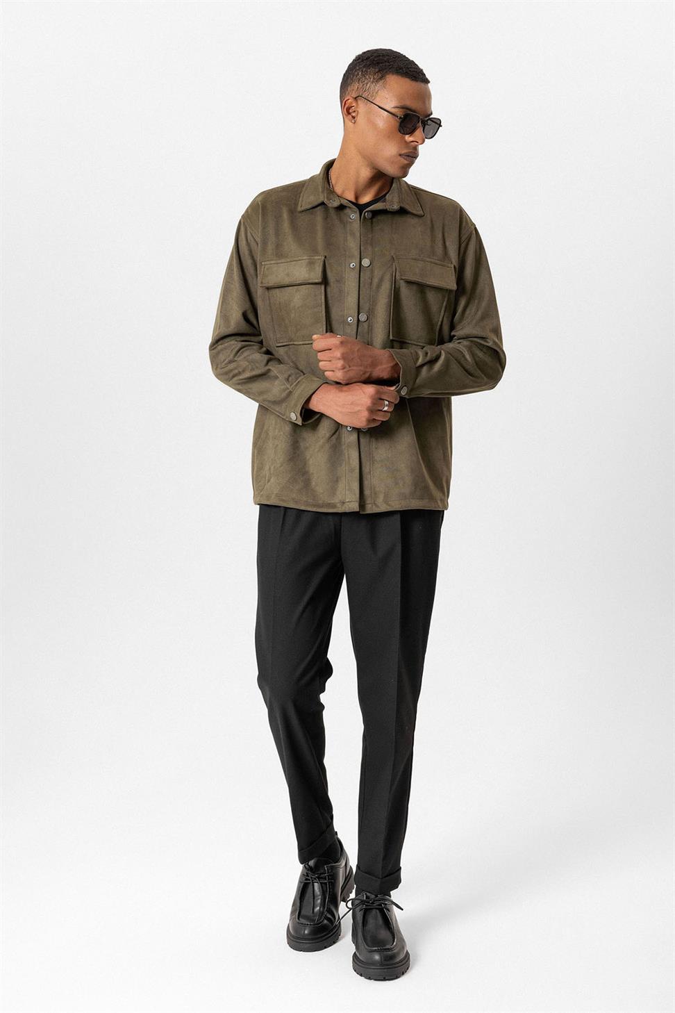 قميص رجالي من الجلد السويدي بقصة عادية مع أزرار معدنية