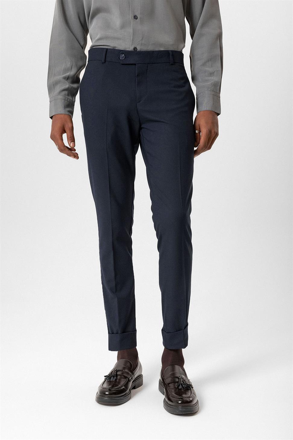 بنطال رجالي بقصة عادية بساقين