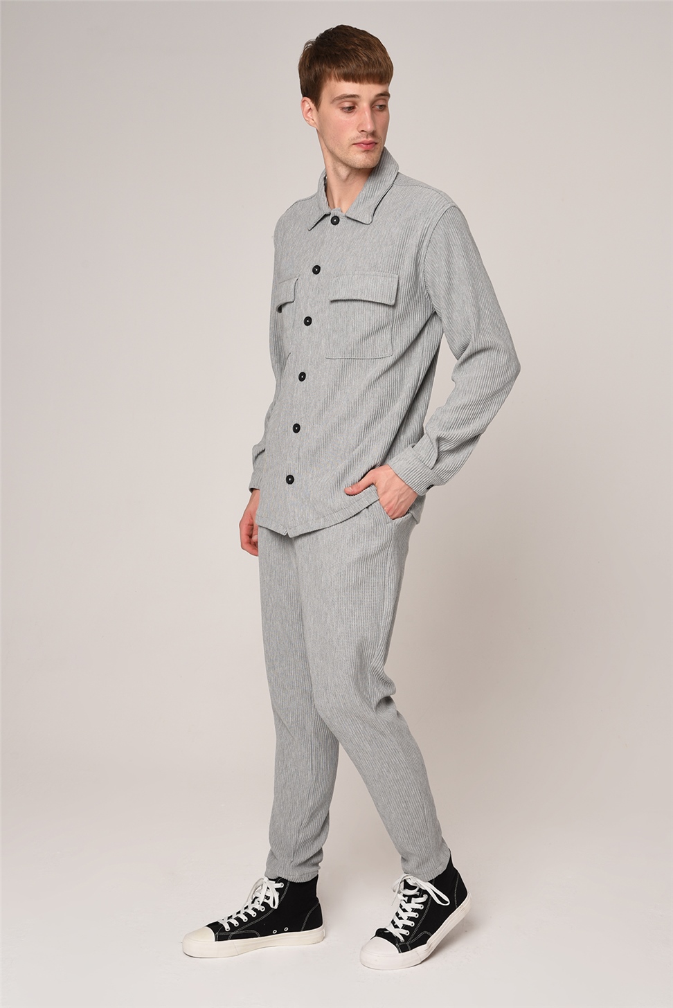 بدلة محبوكة مخططة للرجال