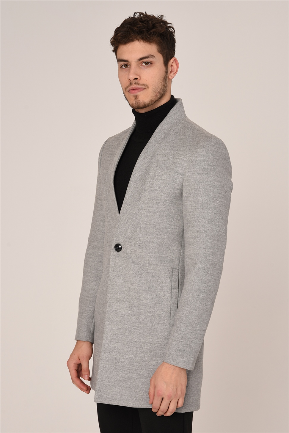 معطف من الصوف المخلوط بياقة القاضي
