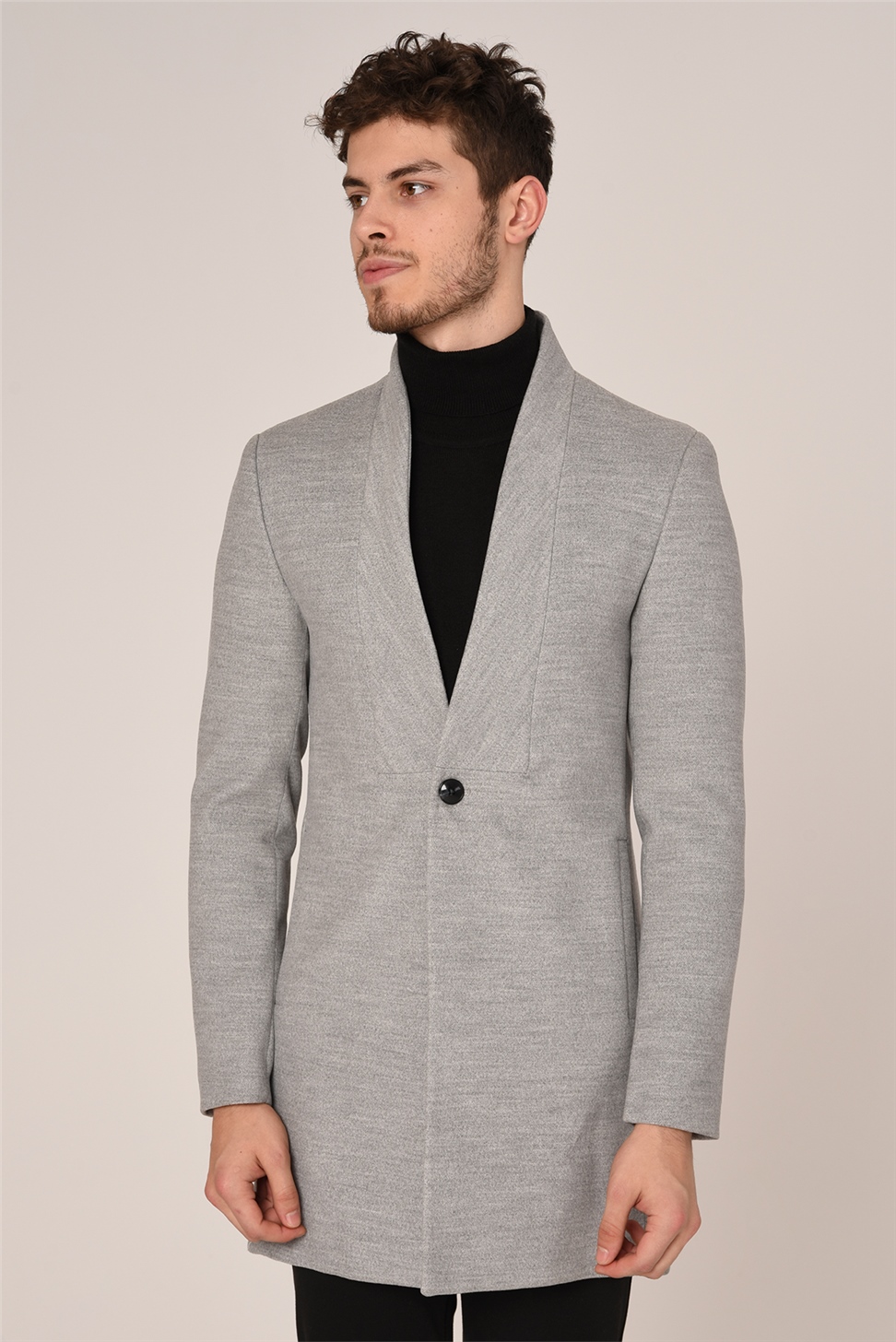 معطف من الصوف المخلوط بياقة القاضي