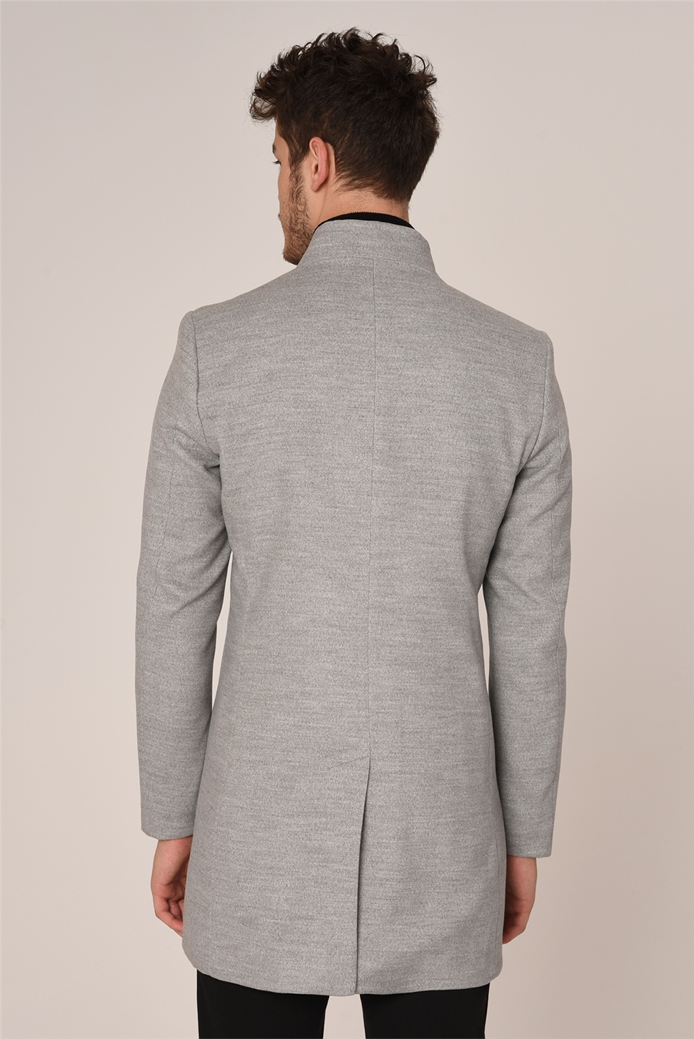 معطف من الصوف المخلوط بياقة القاضي