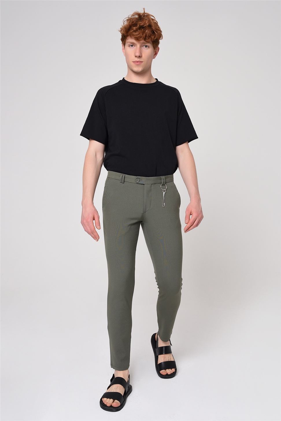 بنطال قماشي ذو قصة ضيقة للرجال