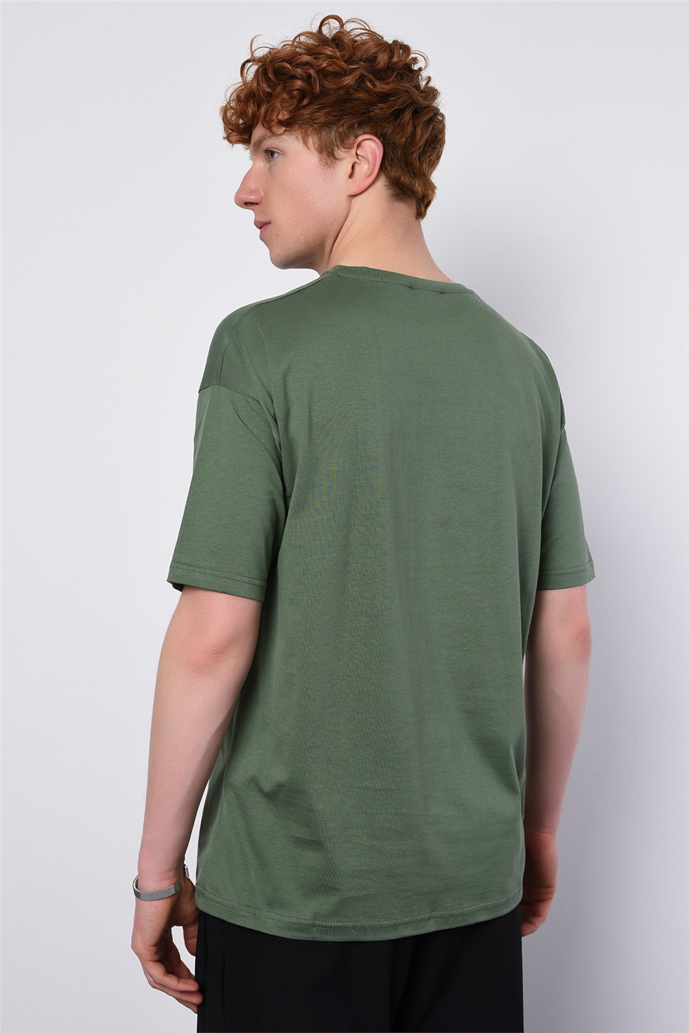 تي شيرت موديل Düz الأساسي كبير الحجم