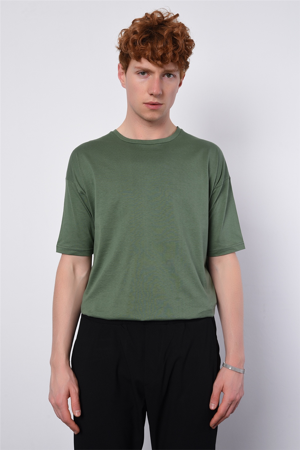 تي شيرت موديل Düz الأساسي كبير الحجم