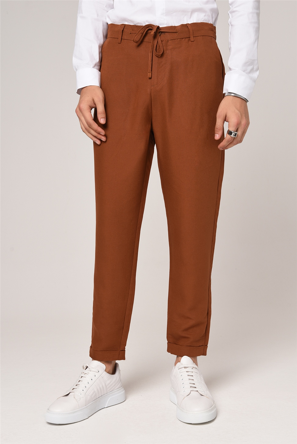 بنطال كتان برباط على الخصر