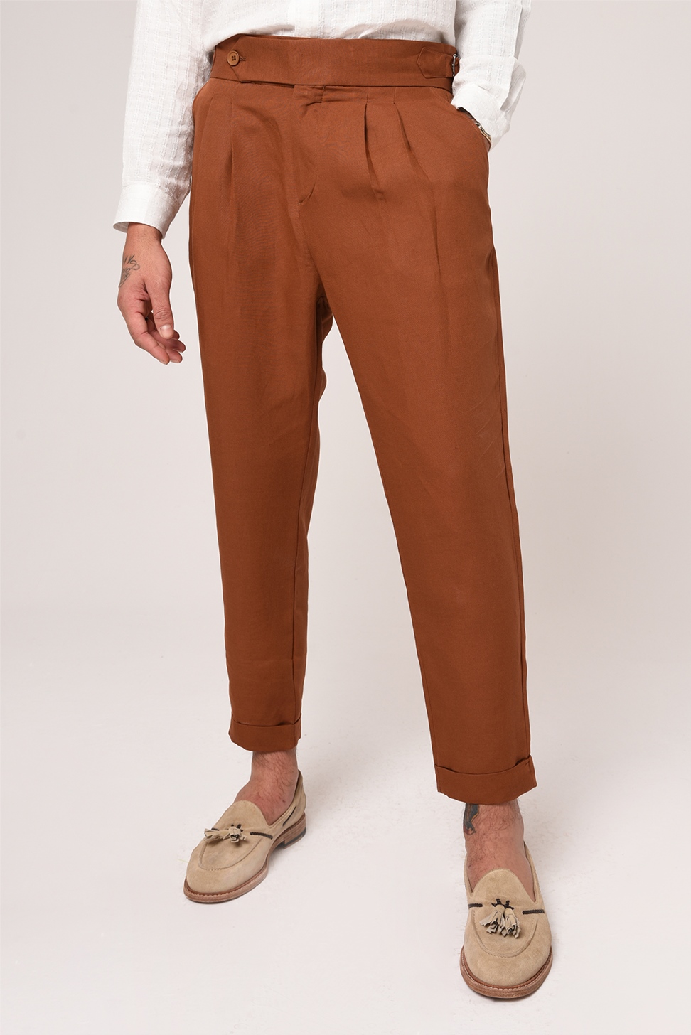 بنطلون كتان عالي الخصر مزين بحزام