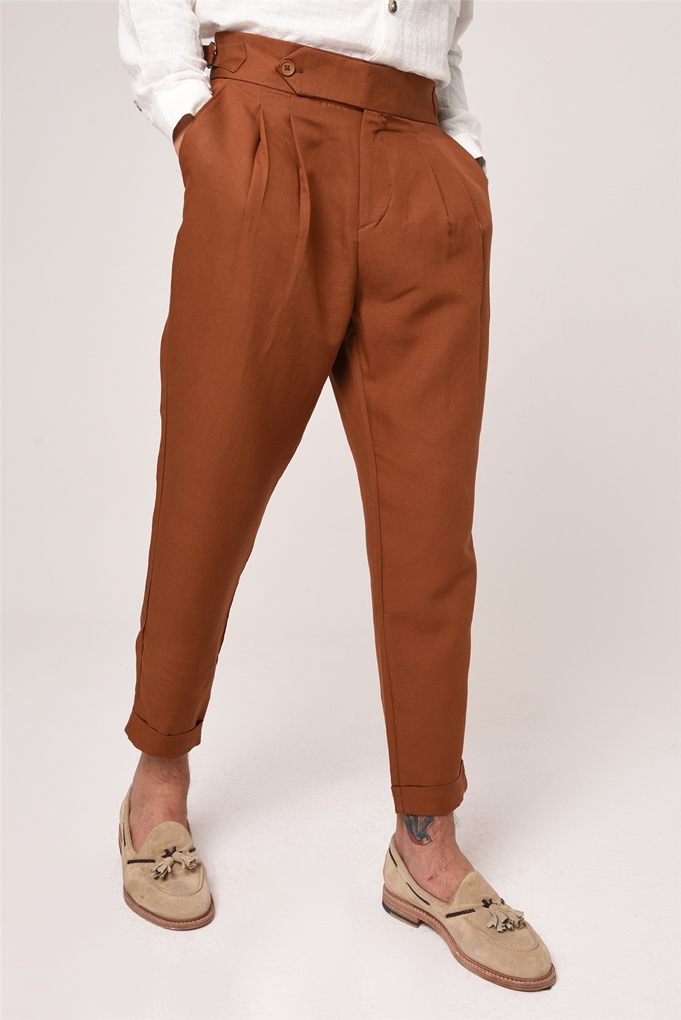 بنطلون كتان عالي الخصر مزين بحزام