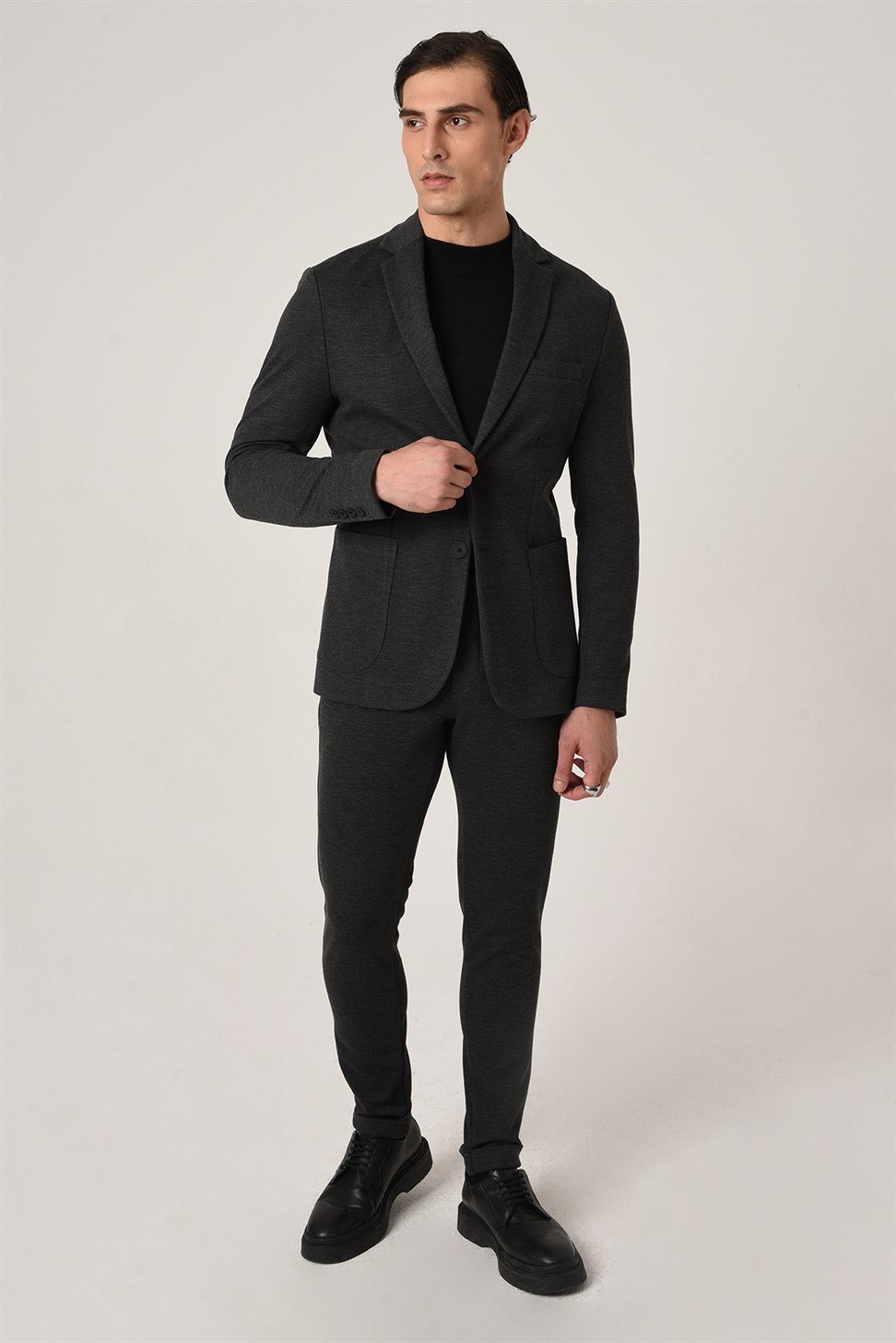 بنطال ذو قصة ضيقة للرجال بساقين مزدوجة